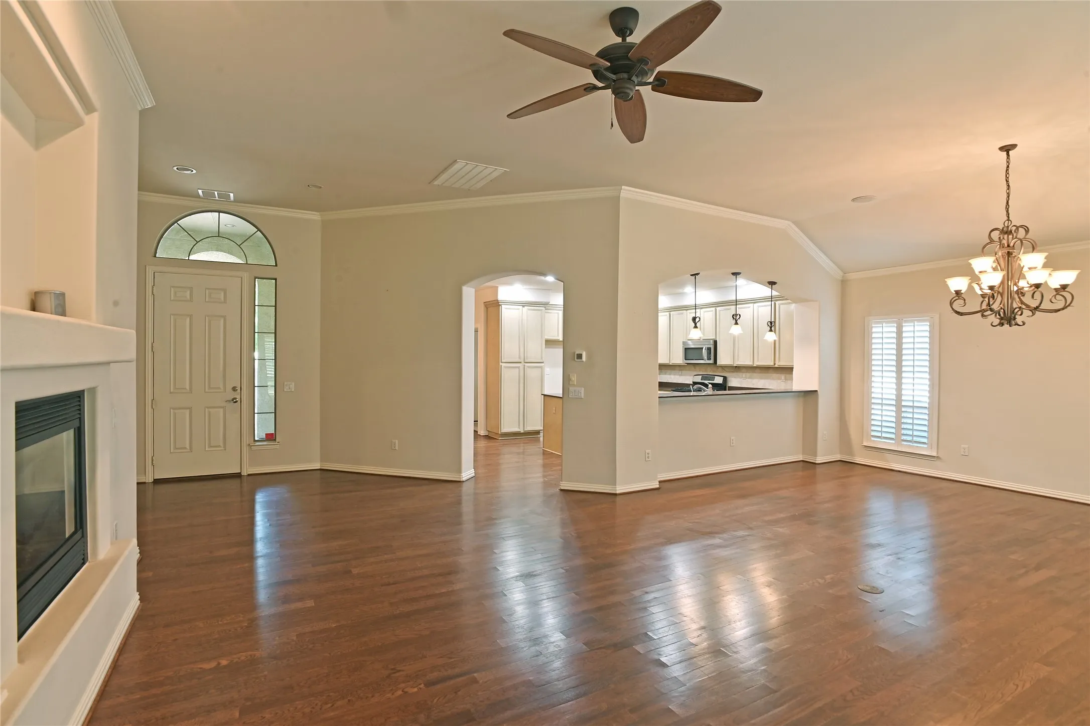 Single Family Residence For Sale in Denton County , 10016 Edmondson Drive, Denton, Texas 76207, 3 Bedroom, 3 Bathroom, 2 Garage spaces, 2,609 Sqft, built in 2006, mls#21332528, Real Estate Agent in Denton, Homes For Sale in Denton county, Homes For Sale in Denton, Realtor in Denton Texas, Real Estate Brokerage Independent Realty Texas, Luminita Cordes Realtor
