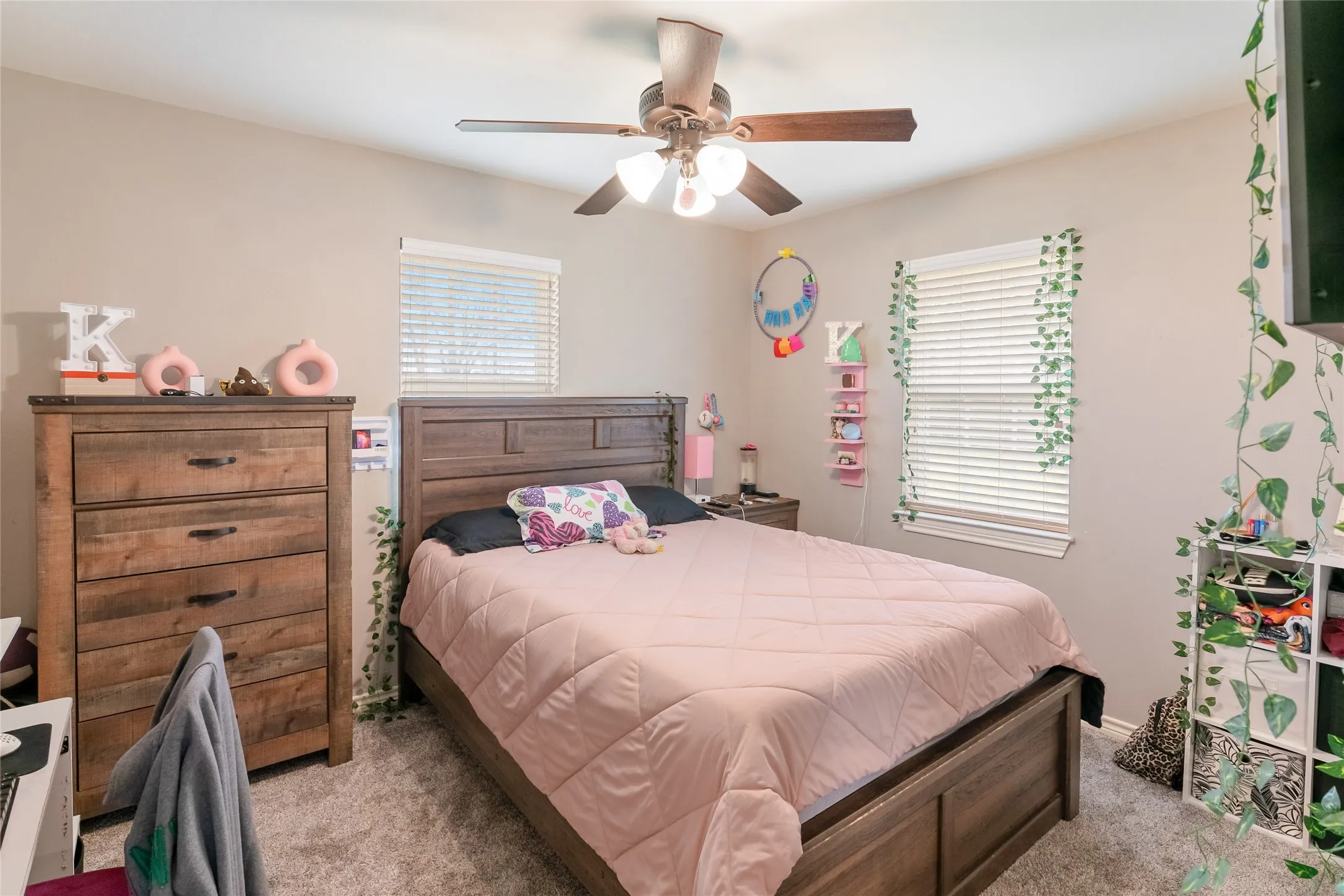 Single Family Residence For Sale in Rains County , 221 S Avenue C, Point, Texas 75472, 6 Bedroom, 3 Bathroom, Garage spaces, 2,300 Sqft, built in 1971, mls#21330706, Real Estate Agent in Point, Homes For Sale in Rains county, Homes For Sale in Point, Realtor in Point Texas, Real Estate Brokerage Independent Realty Texas, Luminita Cordes Realtor