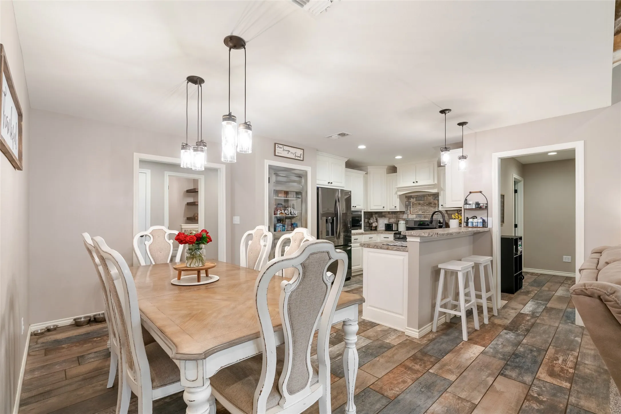 Single Family Residence For Sale in Rains County , 221 S Avenue C, Point, Texas 75472, 6 Bedroom, 3 Bathroom, Garage spaces, 2,300 Sqft, built in 1971, mls#21330706, Real Estate Agent in Point, Homes For Sale in Rains county, Homes For Sale in Point, Realtor in Point Texas, Real Estate Brokerage Independent Realty Texas, Luminita Cordes Realtor
