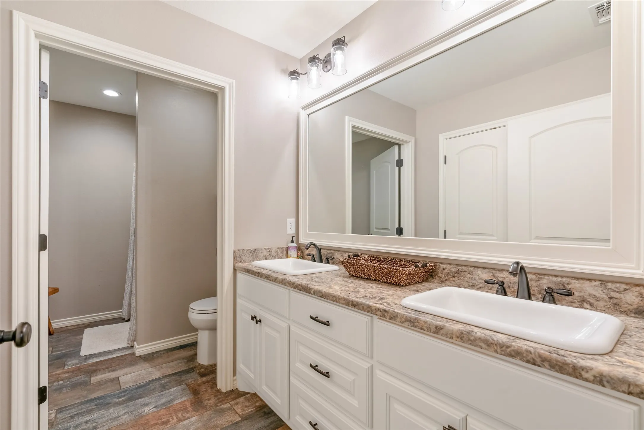Single Family Residence For Sale in Rains County , 221 S Avenue C, Point, Texas 75472, 6 Bedroom, 3 Bathroom, Garage spaces, 2,300 Sqft, built in 1971, mls#21330706, Real Estate Agent in Point, Homes For Sale in Rains county, Homes For Sale in Point, Realtor in Point Texas, Real Estate Brokerage Independent Realty Texas, Luminita Cordes Realtor