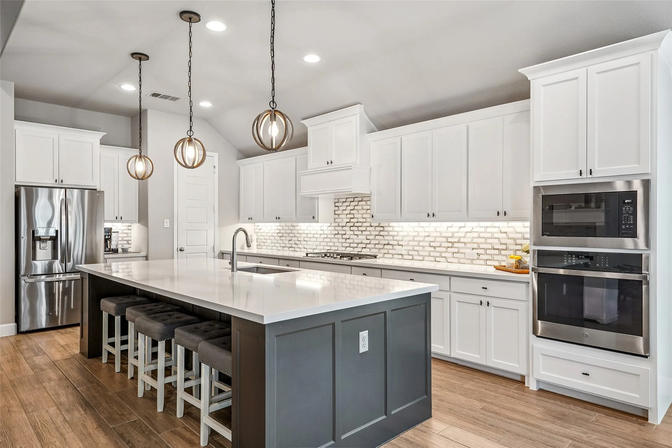 Single Family Residence For Sale in Ellis County , 2618 Seth Drive, Midlothian, Texas 76065, 4 Bedroom, 3 Bathroom, 3 Garage spaces, 2,965 Sqft, built in 2022, mls#21329403, Real Estate Agent in Midlothian, Homes For Sale in Ellis county, Homes For Sale in Midlothian, Realtor in Midlothian Texas, Real Estate Brokerage Independent Realty Texas, Luminita Cordes Realtor