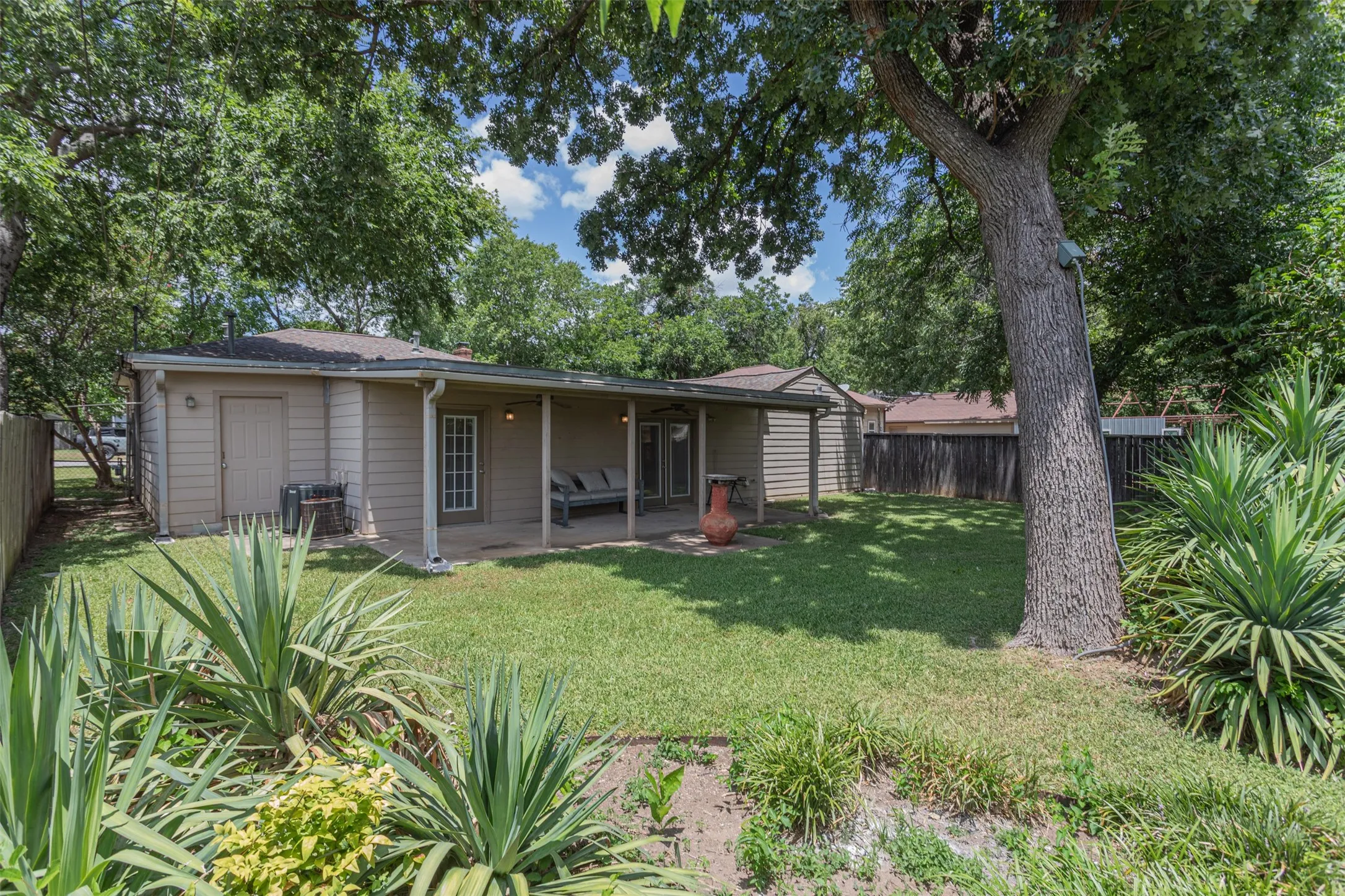 Expansive backyard providing ample room for recreation, gardening, or future outdoor amenities.
