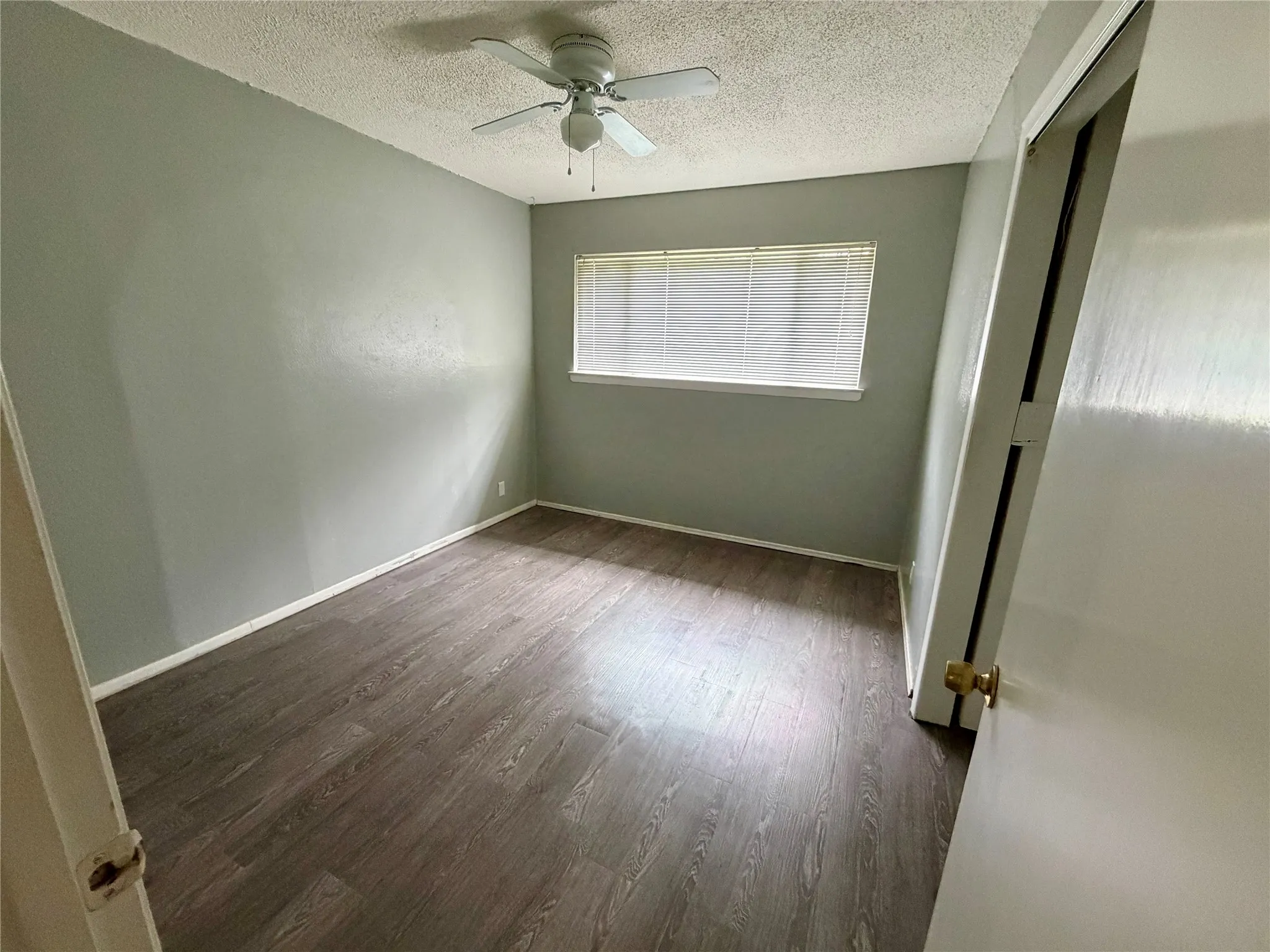Single Family Residence For Sale in Ellis County , 2411 Woodlawn Drive, Ennis, Texas 75119, 3 Bedroom, 2 Bathroom, 2 Garage spaces, 1,338 Sqft, built in 1971, mls#21332638, Real Estate Agent in Ennis, Homes For Sale in Ellis county, Homes For Sale in Ennis, Realtor in Ennis Texas, Real Estate Brokerage Independent Realty Texas, Luminita Cordes Realtor