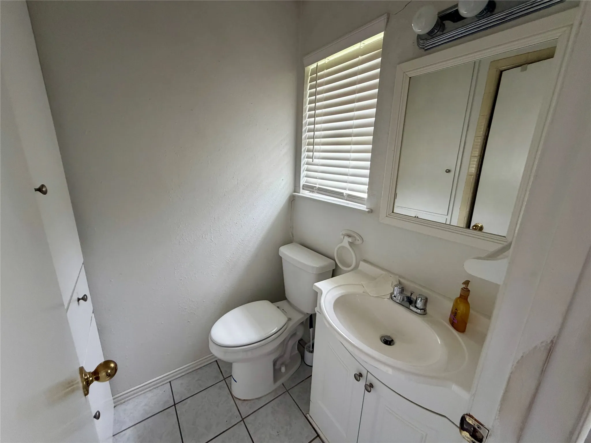 Single Family Residence For Sale in Ellis County , 2411 Woodlawn Drive, Ennis, Texas 75119, 3 Bedroom, 2 Bathroom, 2 Garage spaces, 1,338 Sqft, built in 1971, mls#21332638, Real Estate Agent in Ennis, Homes For Sale in Ellis county, Homes For Sale in Ennis, Realtor in Ennis Texas, Real Estate Brokerage Independent Realty Texas, Luminita Cordes Realtor