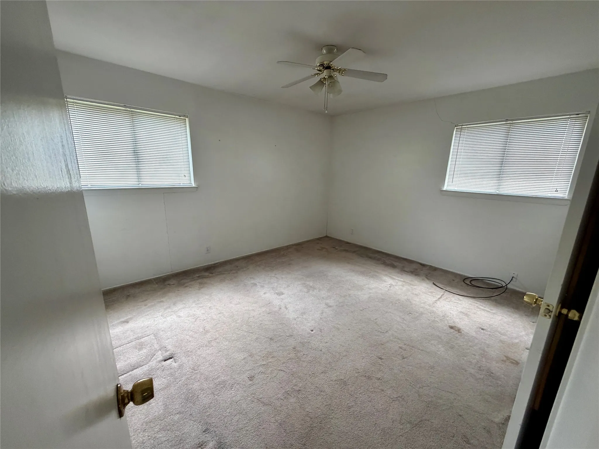 Single Family Residence For Sale in Ellis County , 2411 Woodlawn Drive, Ennis, Texas 75119, 3 Bedroom, 2 Bathroom, 2 Garage spaces, 1,338 Sqft, built in 1971, mls#21332638, Real Estate Agent in Ennis, Homes For Sale in Ellis county, Homes For Sale in Ennis, Realtor in Ennis Texas, Real Estate Brokerage Independent Realty Texas, Luminita Cordes Realtor