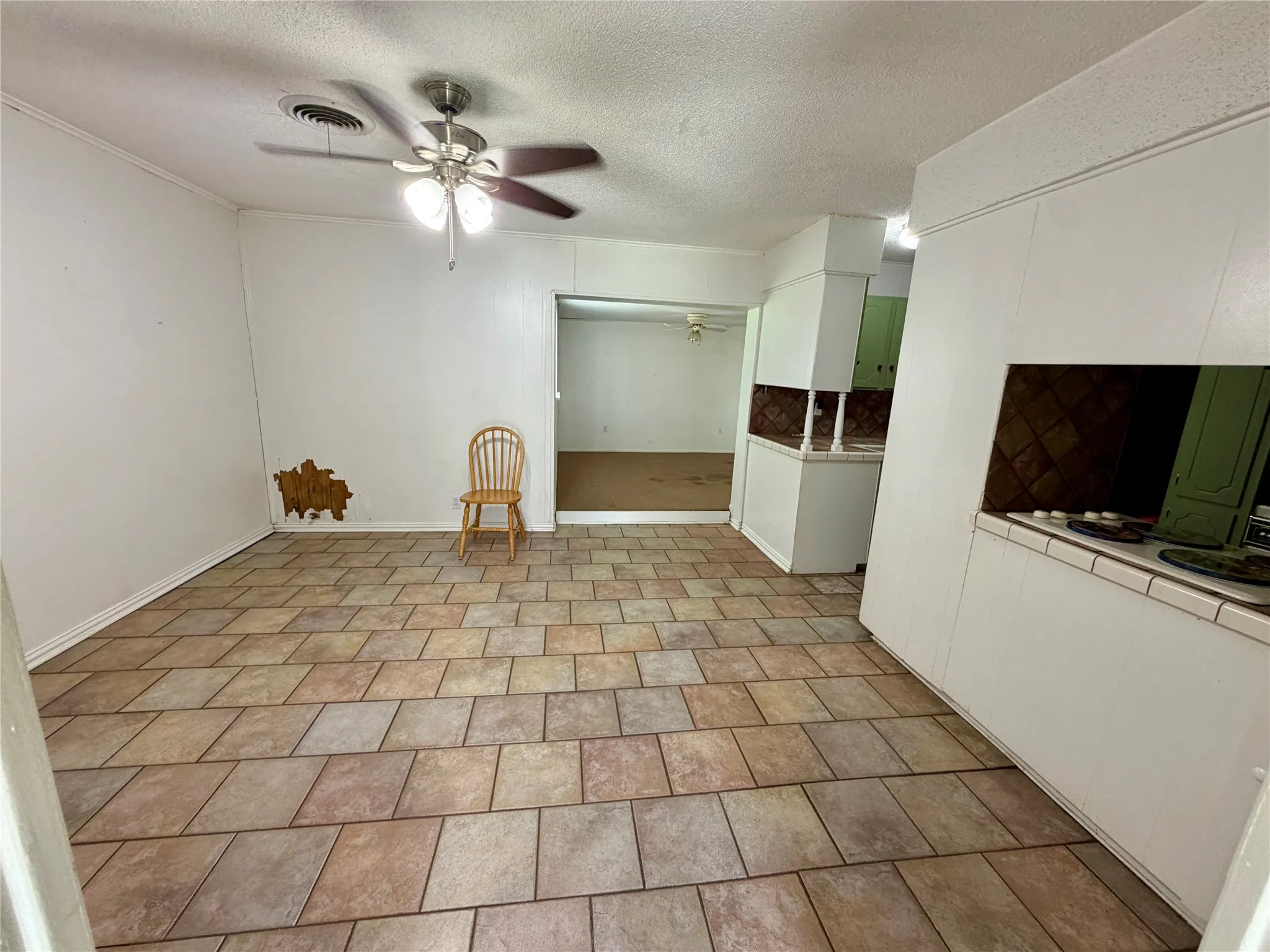 Single Family Residence For Sale in Ellis County , 2411 Woodlawn Drive, Ennis, Texas 75119, 3 Bedroom, 2 Bathroom, 2 Garage spaces, 1,338 Sqft, built in 1971, mls#21332638, Real Estate Agent in Ennis, Homes For Sale in Ellis county, Homes For Sale in Ennis, Realtor in Ennis Texas, Real Estate Brokerage Independent Realty Texas, Luminita Cordes Realtor