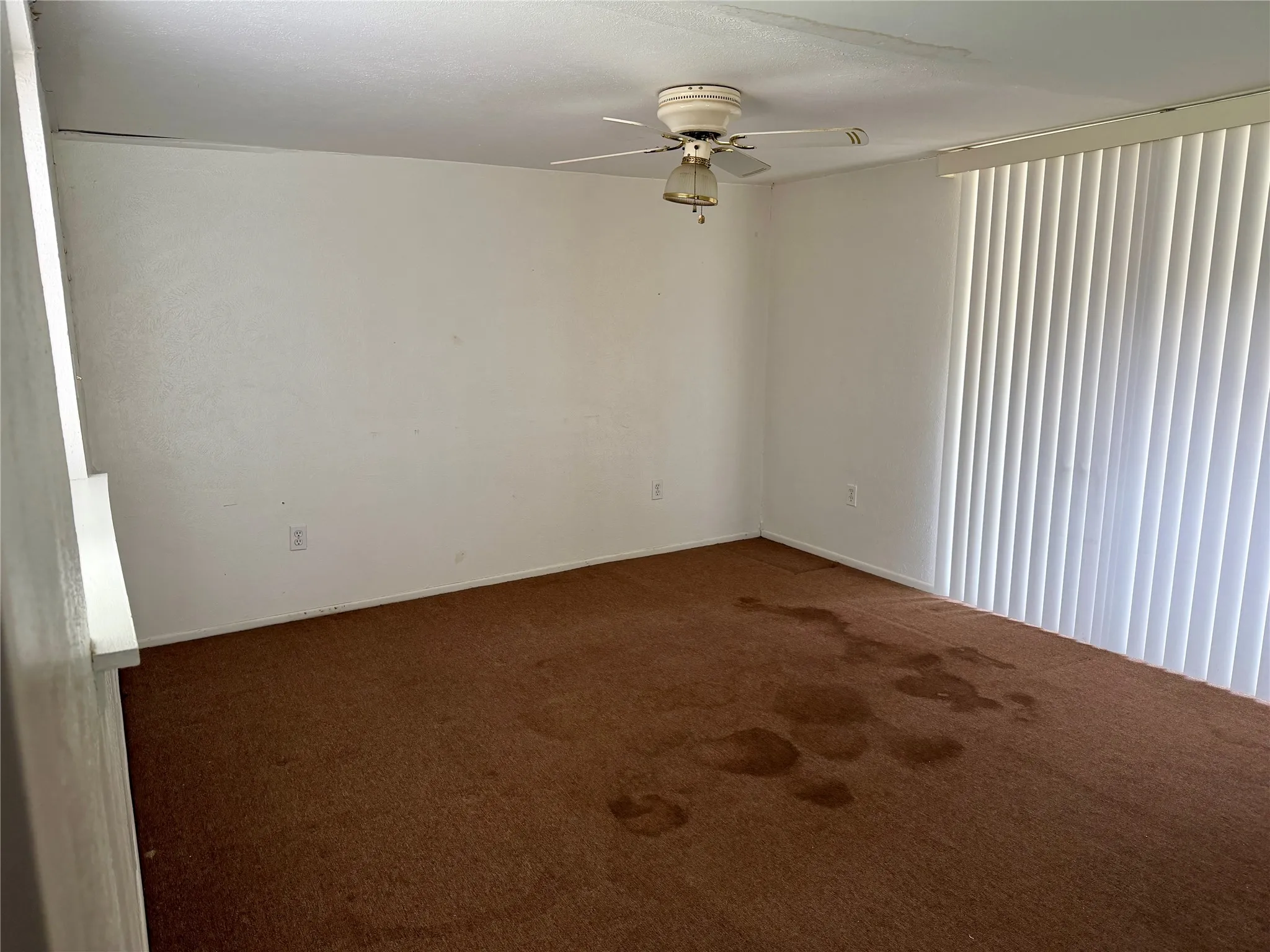 Single Family Residence For Sale in Ellis County , 2411 Woodlawn Drive, Ennis, Texas 75119, 3 Bedroom, 2 Bathroom, 2 Garage spaces, 1,338 Sqft, built in 1971, mls#21332638, Real Estate Agent in Ennis, Homes For Sale in Ellis county, Homes For Sale in Ennis, Realtor in Ennis Texas, Real Estate Brokerage Independent Realty Texas, Luminita Cordes Realtor