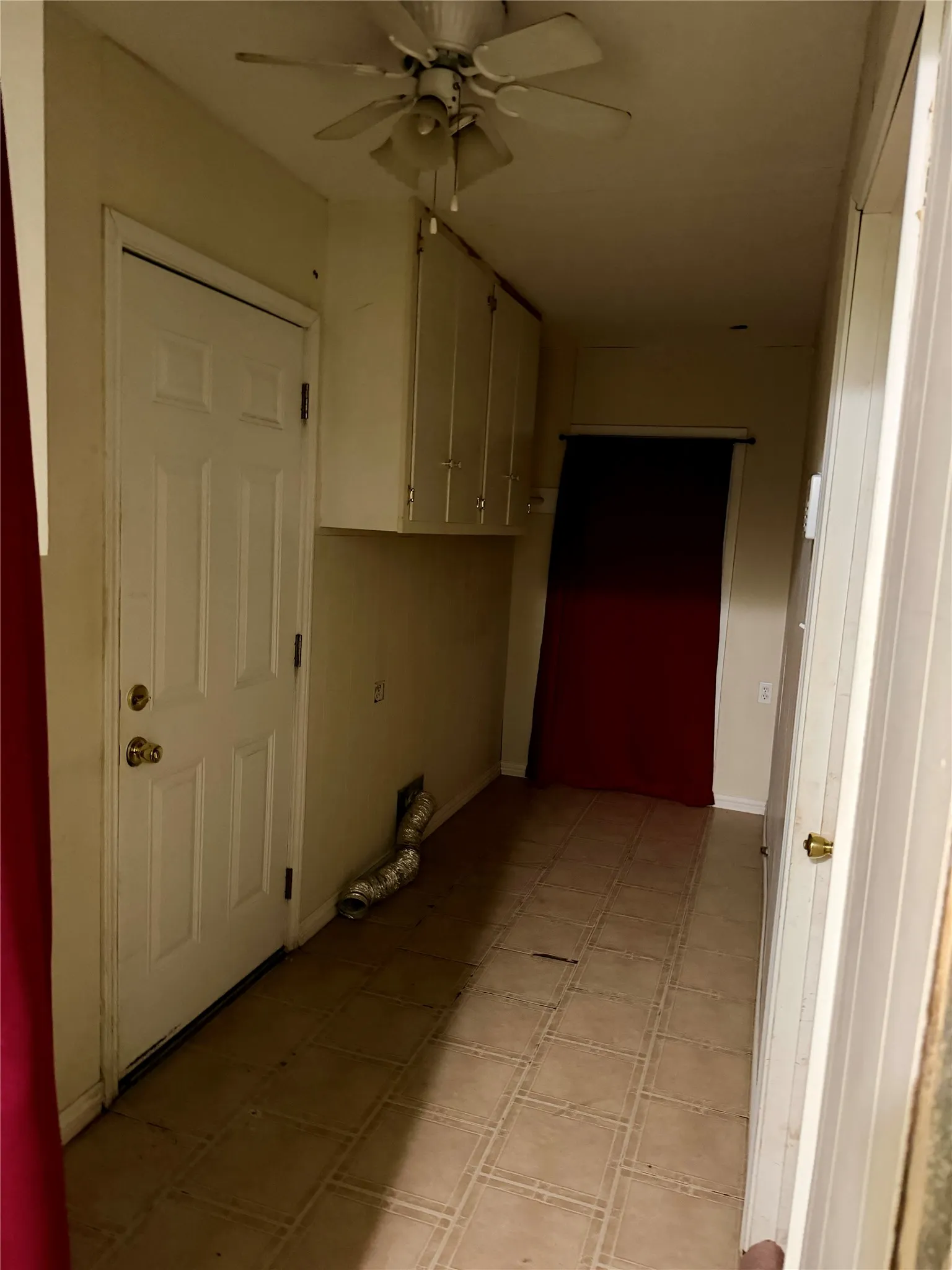 Single Family Residence For Sale in Ellis County , 2411 Woodlawn Drive, Ennis, Texas 75119, 3 Bedroom, 2 Bathroom, 2 Garage spaces, 1,338 Sqft, built in 1971, mls#21332638, Real Estate Agent in Ennis, Homes For Sale in Ellis county, Homes For Sale in Ennis, Realtor in Ennis Texas, Real Estate Brokerage Independent Realty Texas, Luminita Cordes Realtor