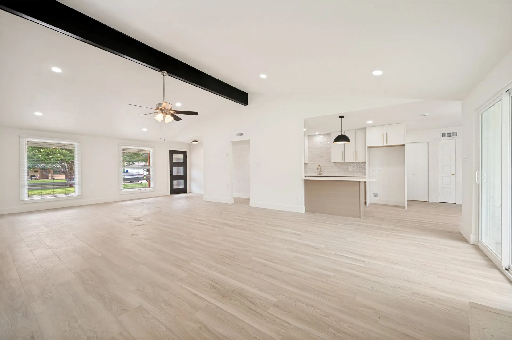 Single Family Residence For Sale in Dallas County , 3323 High Brook Drive, Dallas, Texas 75234, 3 Bedroom, 2 Bathroom, 2 Garage spaces, 1,734 Sqft, built in 1961, mls#21329886, Real Estate Agent in Dallas, Homes For Sale in Dallas county, Homes For Sale in Dallas, Realtor in Dallas Texas, Real Estate Brokerage Independent Realty Texas, Luminita Cordes Realtor