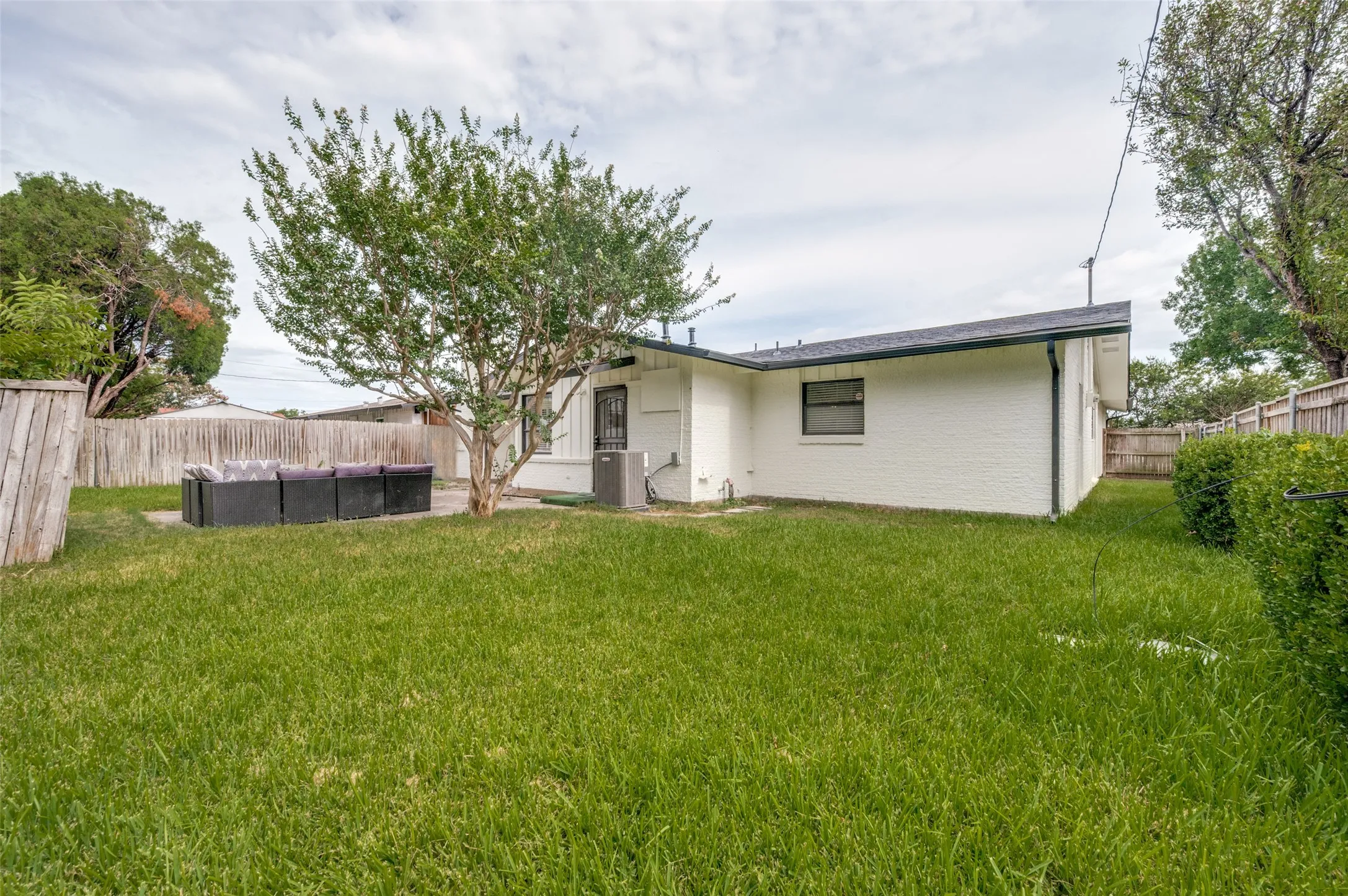 Single Family Residence For Sale in Dallas County , 3323 High Brook Drive, Dallas, Texas 75234, 3 Bedroom, 2 Bathroom, 2 Garage spaces, 1,734 Sqft, built in 1961, mls#21329886, Real Estate Agent in Dallas, Homes For Sale in Dallas county, Homes For Sale in Dallas, Realtor in Dallas Texas, Real Estate Brokerage Independent Realty Texas, Luminita Cordes Realtor