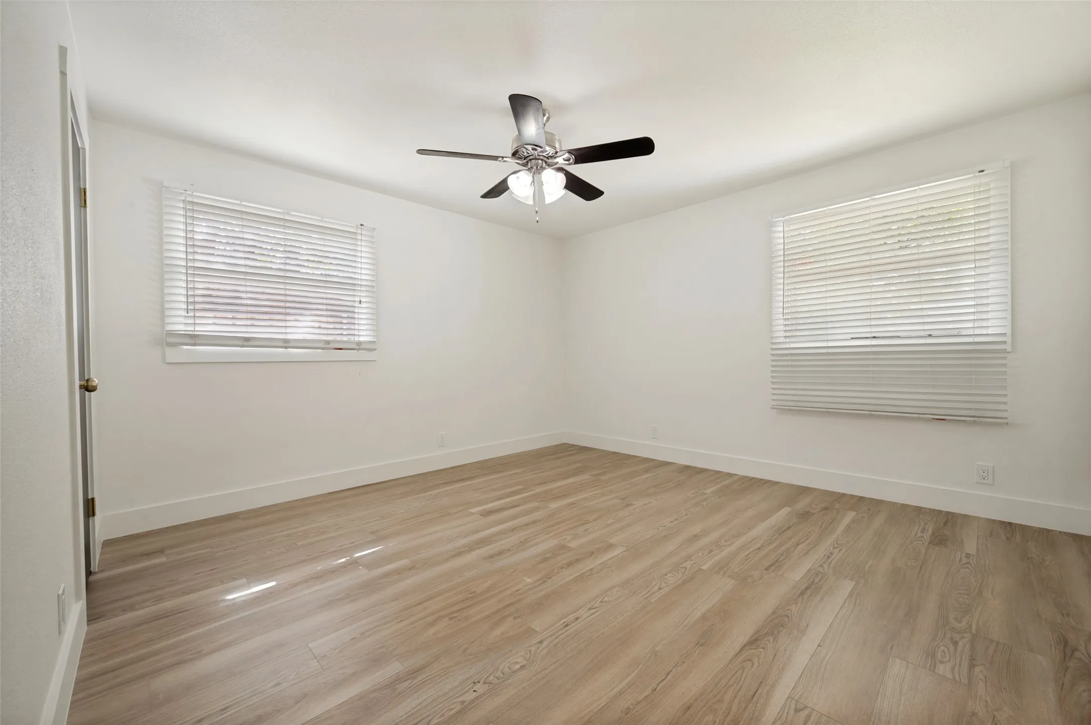 Single Family Residence For Sale in Dallas County , 3323 High Brook Drive, Dallas, Texas 75234, 3 Bedroom, 2 Bathroom, 2 Garage spaces, 1,734 Sqft, built in 1961, mls#21329886, Real Estate Agent in Dallas, Homes For Sale in Dallas county, Homes For Sale in Dallas, Realtor in Dallas Texas, Real Estate Brokerage Independent Realty Texas, Luminita Cordes Realtor