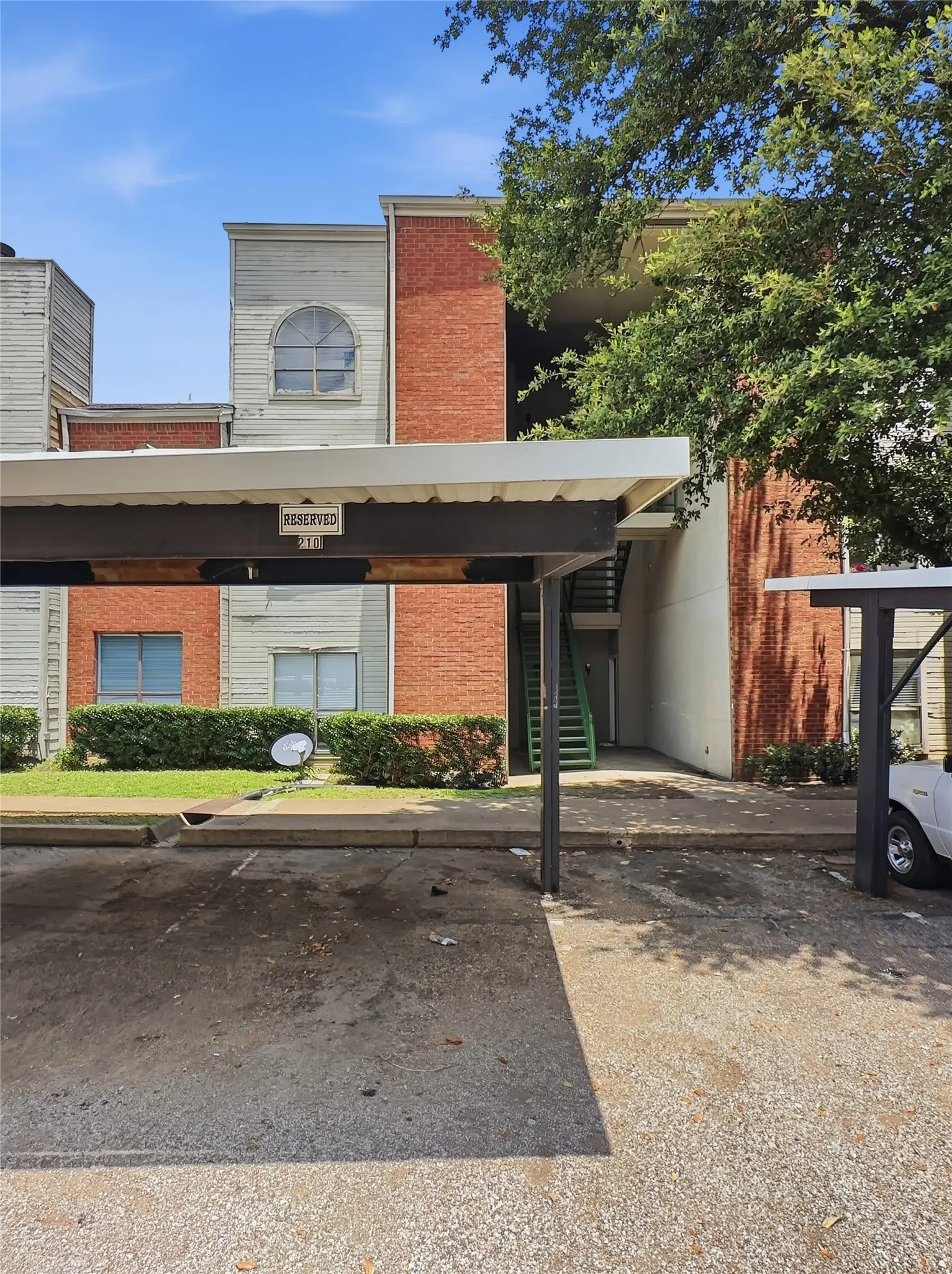 Condominium For Rent in Dallas County , 7126 Holly Hill Drive 210, Dallas, Texas 75231, 1 Bedroom, 1 Bathroom, Garage spaces, 573 Sqft, built in 1983, mls#21331455, Real Estate Agent in Dallas, Homes For Rent in Dallas county, Homes For Rent in Dallas, Realtor in Dallas Texas, Real Estate Brokerage Independent Realty Texas, Luminita Cordes Realtor
