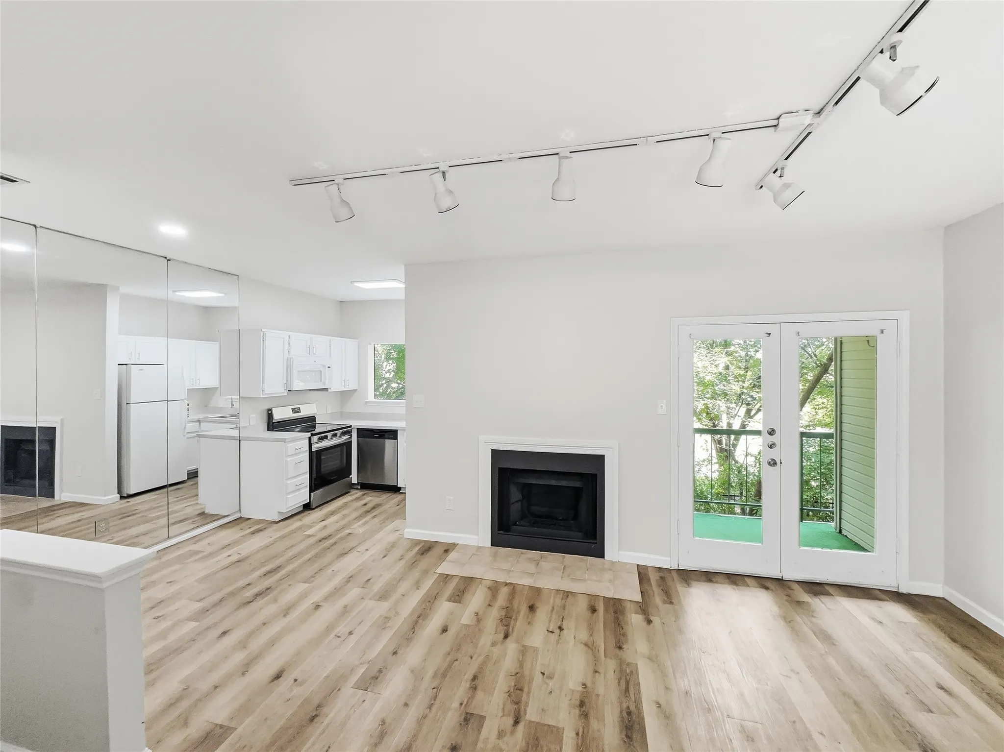 Condominium For Rent in Dallas County , 7126 Holly Hill Drive 210, Dallas, Texas 75231, 1 Bedroom, 1 Bathroom, Garage spaces, 573 Sqft, built in 1983, mls#21331455, Real Estate Agent in Dallas, Homes For Rent in Dallas county, Homes For Rent in Dallas, Realtor in Dallas Texas, Real Estate Brokerage Independent Realty Texas, Luminita Cordes Realtor
