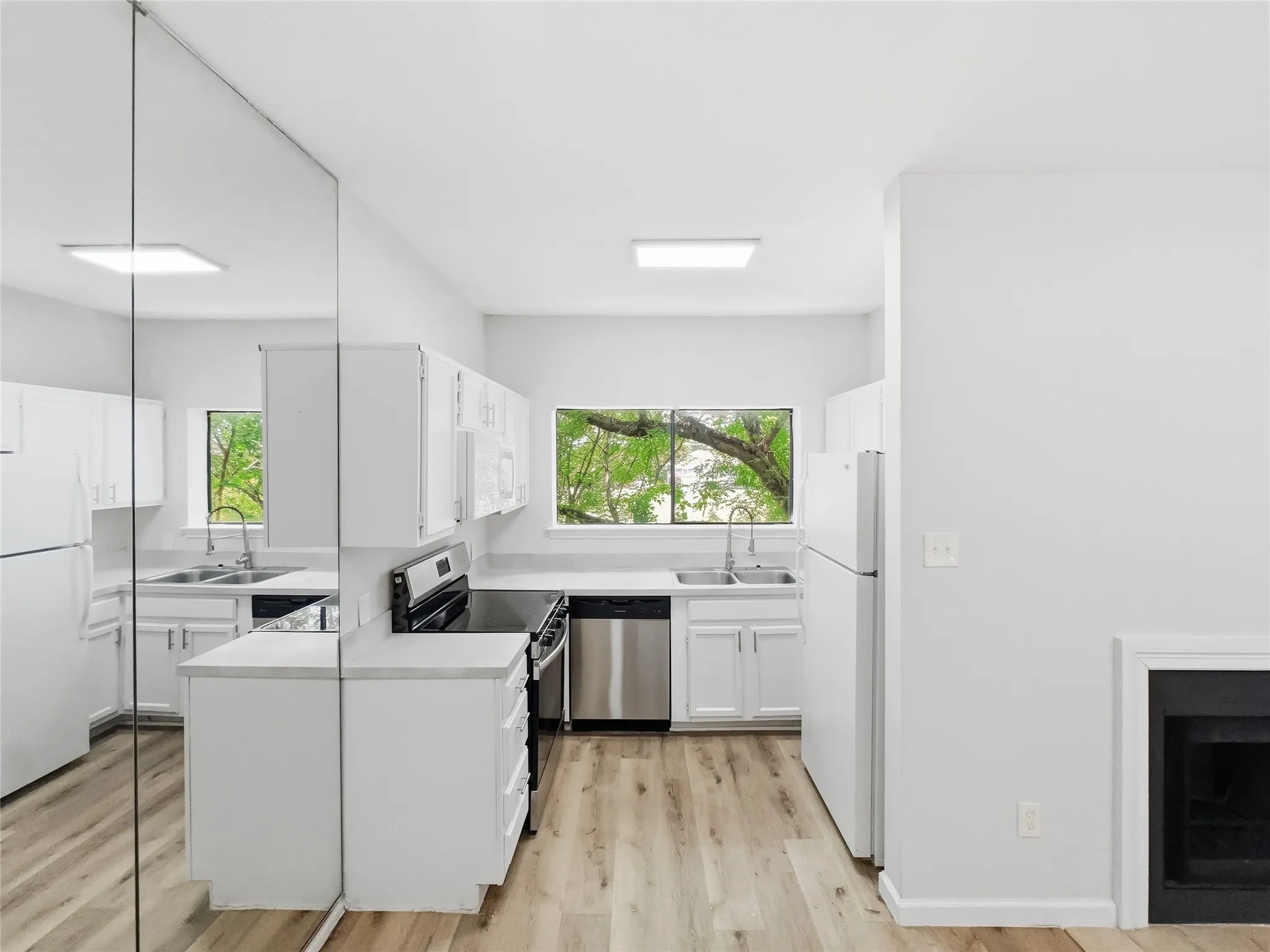 Condominium For Rent in Dallas County , 7126 Holly Hill Drive 210, Dallas, Texas 75231, 1 Bedroom, 1 Bathroom, Garage spaces, 573 Sqft, built in 1983, mls#21331455, Real Estate Agent in Dallas, Homes For Rent in Dallas county, Homes For Rent in Dallas, Realtor in Dallas Texas, Real Estate Brokerage Independent Realty Texas, Luminita Cordes Realtor
