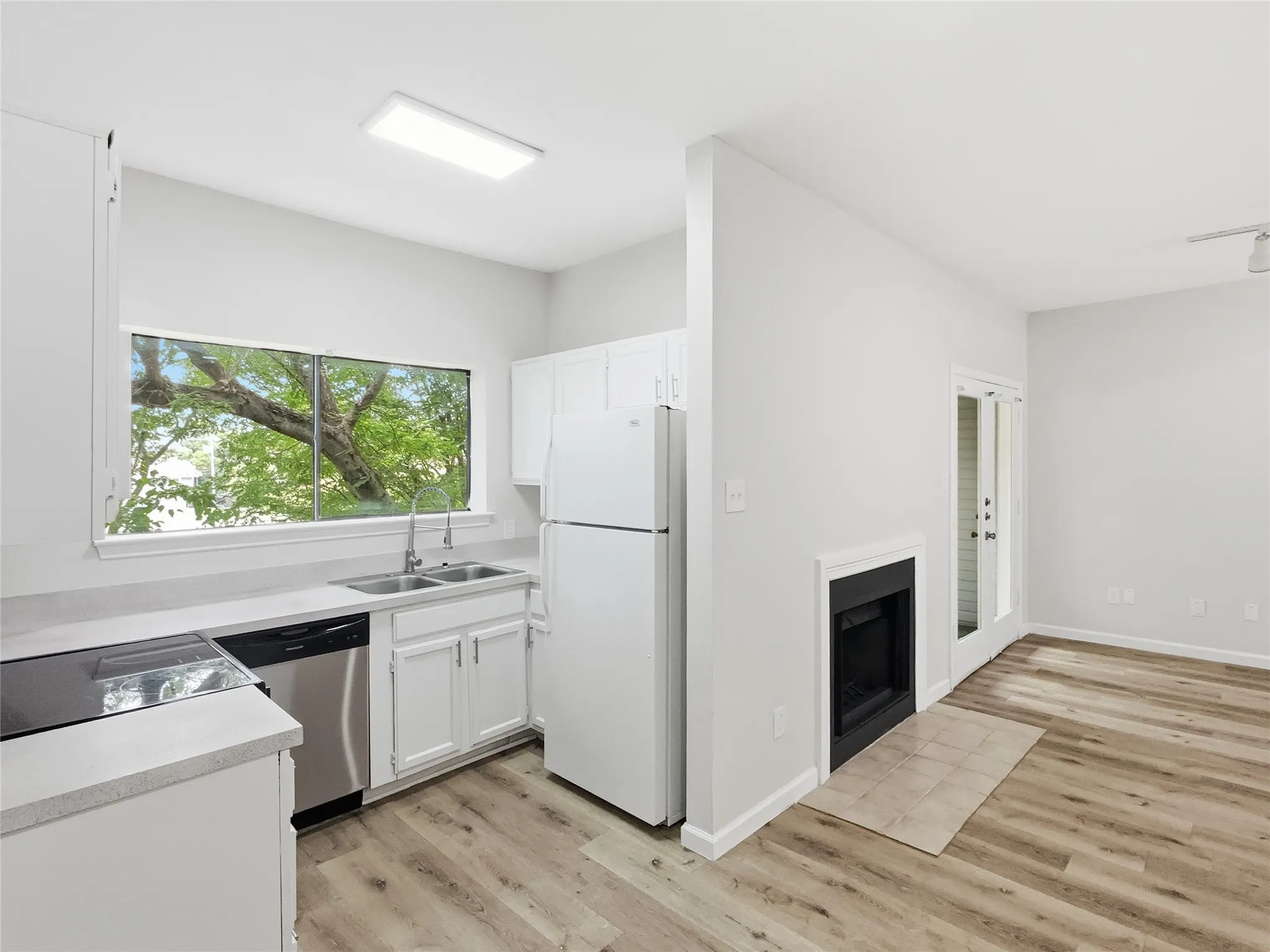 Condominium For Rent in Dallas County , 7126 Holly Hill Drive 210, Dallas, Texas 75231, 1 Bedroom, 1 Bathroom, Garage spaces, 573 Sqft, built in 1983, mls#21331455, Real Estate Agent in Dallas, Homes For Rent in Dallas county, Homes For Rent in Dallas, Realtor in Dallas Texas, Real Estate Brokerage Independent Realty Texas, Luminita Cordes Realtor