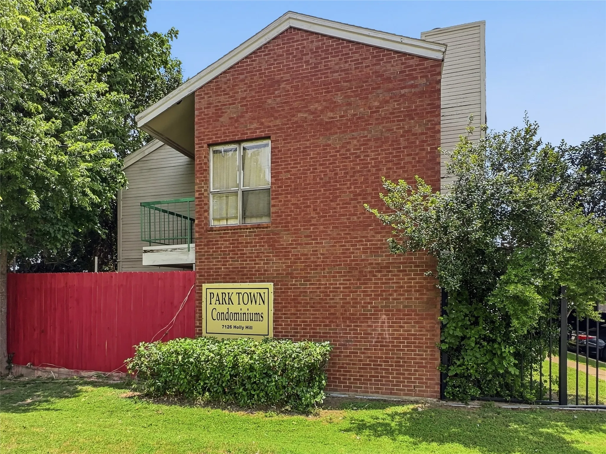 Condominium For Rent in Dallas County , 7126 Holly Hill Drive 210, Dallas, Texas 75231, 1 Bedroom, 1 Bathroom, Garage spaces, 573 Sqft, built in 1983, mls#21331455, Real Estate Agent in Dallas, Homes For Rent in Dallas county, Homes For Rent in Dallas, Realtor in Dallas Texas, Real Estate Brokerage Independent Realty Texas, Luminita Cordes Realtor