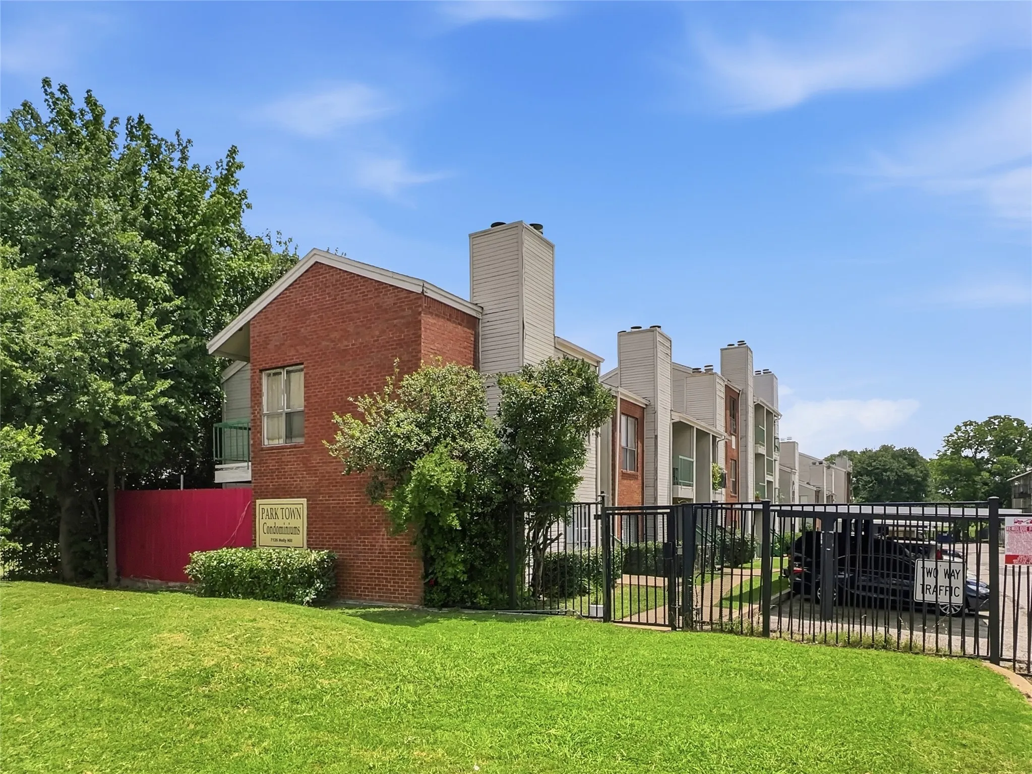 Condominium For Rent in Dallas County , 7126 Holly Hill Drive 210, Dallas, Texas 75231, 1 Bedroom, 1 Bathroom, Garage spaces, 573 Sqft, built in 1983, mls#21331455, Real Estate Agent in Dallas, Homes For Rent in Dallas county, Homes For Rent in Dallas, Realtor in Dallas Texas, Real Estate Brokerage Independent Realty Texas, Luminita Cordes Realtor