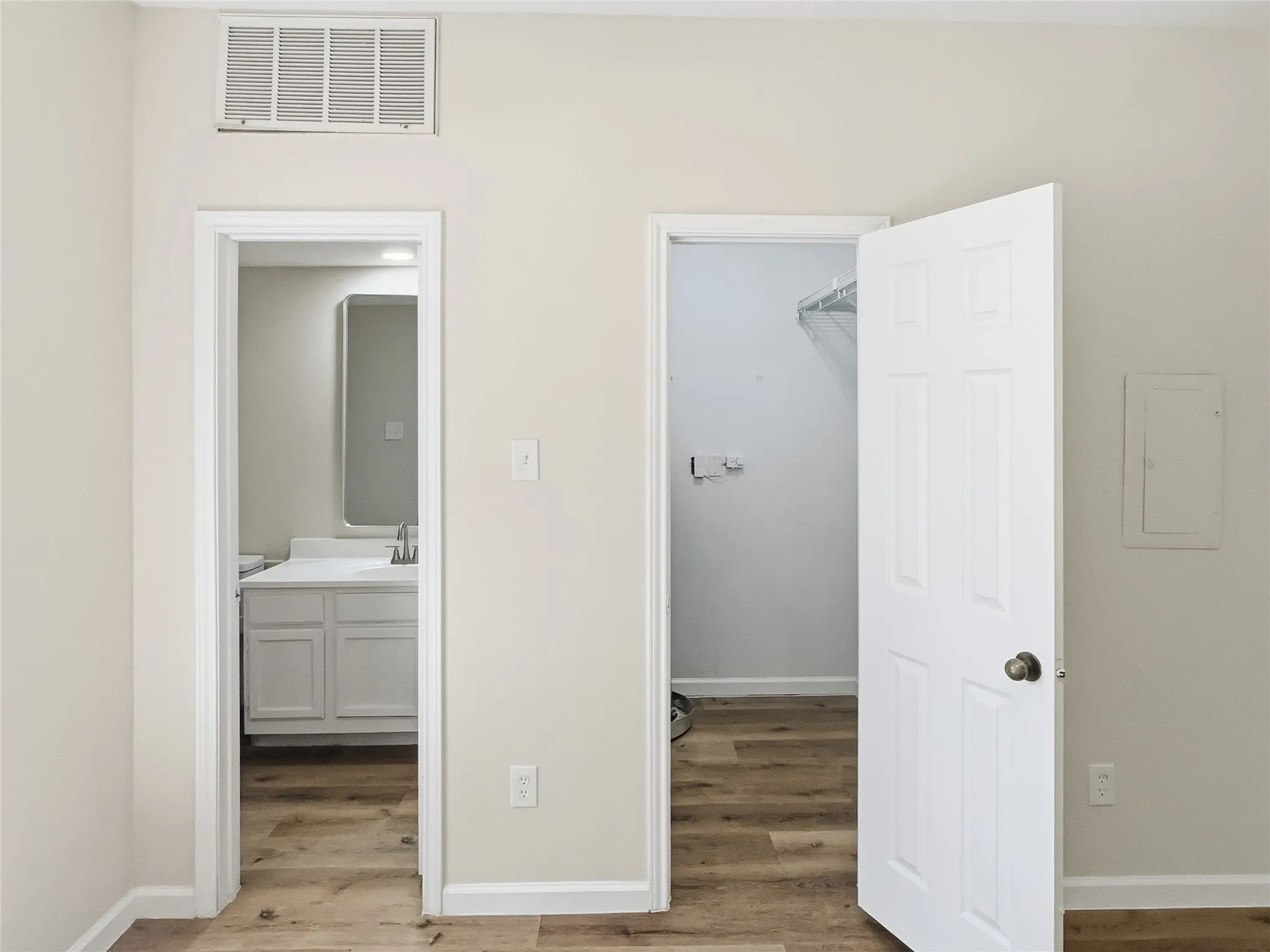 Condominium For Rent in Dallas County , 7126 Holly Hill Drive 210, Dallas, Texas 75231, 1 Bedroom, 1 Bathroom, Garage spaces, 573 Sqft, built in 1983, mls#21331455, Real Estate Agent in Dallas, Homes For Rent in Dallas county, Homes For Rent in Dallas, Realtor in Dallas Texas, Real Estate Brokerage Independent Realty Texas, Luminita Cordes Realtor