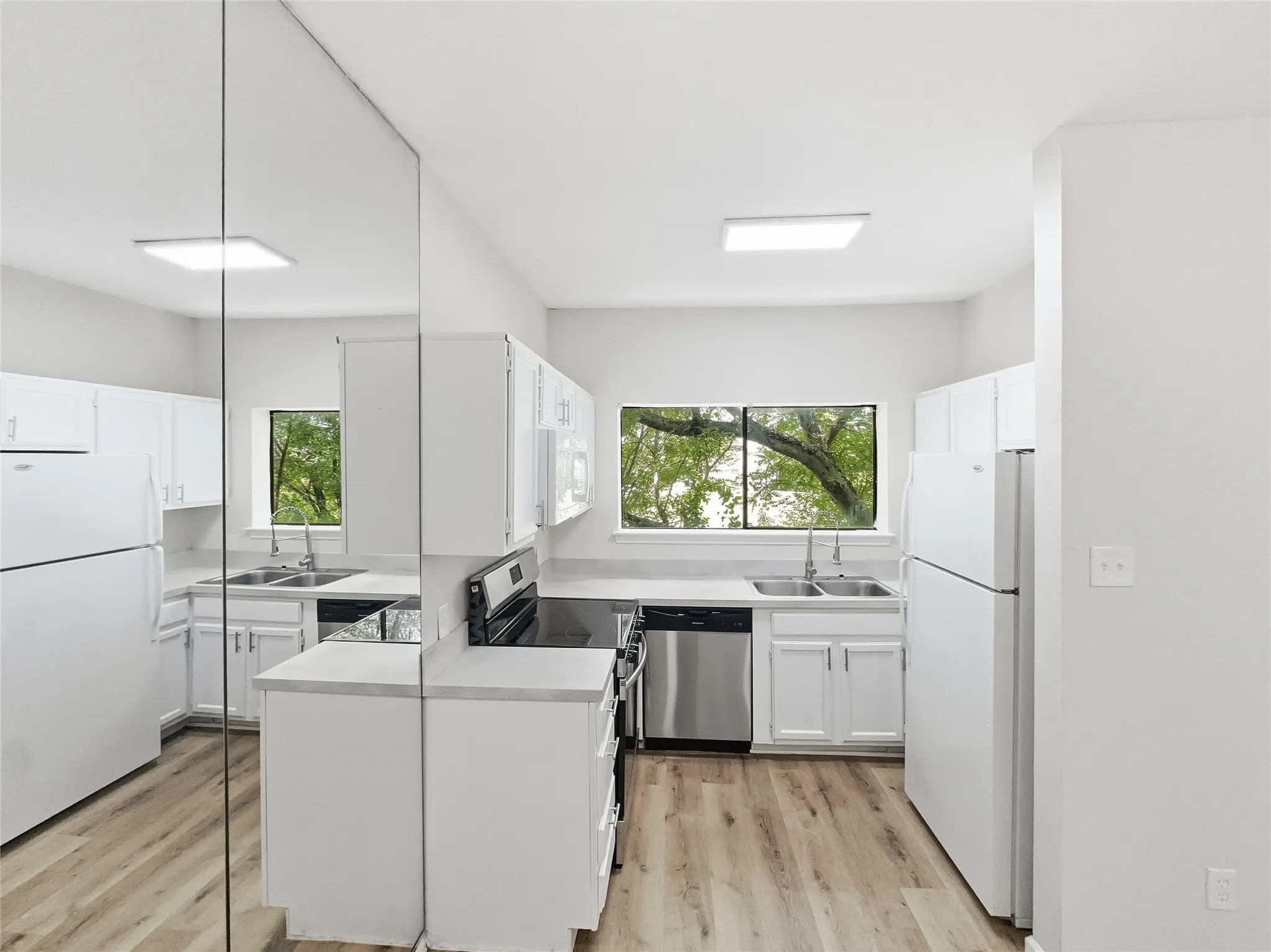 Condominium For Rent in Dallas County , 7126 Holly Hill Drive 210, Dallas, Texas 75231, 1 Bedroom, 1 Bathroom, Garage spaces, 573 Sqft, built in 1983, mls#21331455, Real Estate Agent in Dallas, Homes For Rent in Dallas county, Homes For Rent in Dallas, Realtor in Dallas Texas, Real Estate Brokerage Independent Realty Texas, Luminita Cordes Realtor