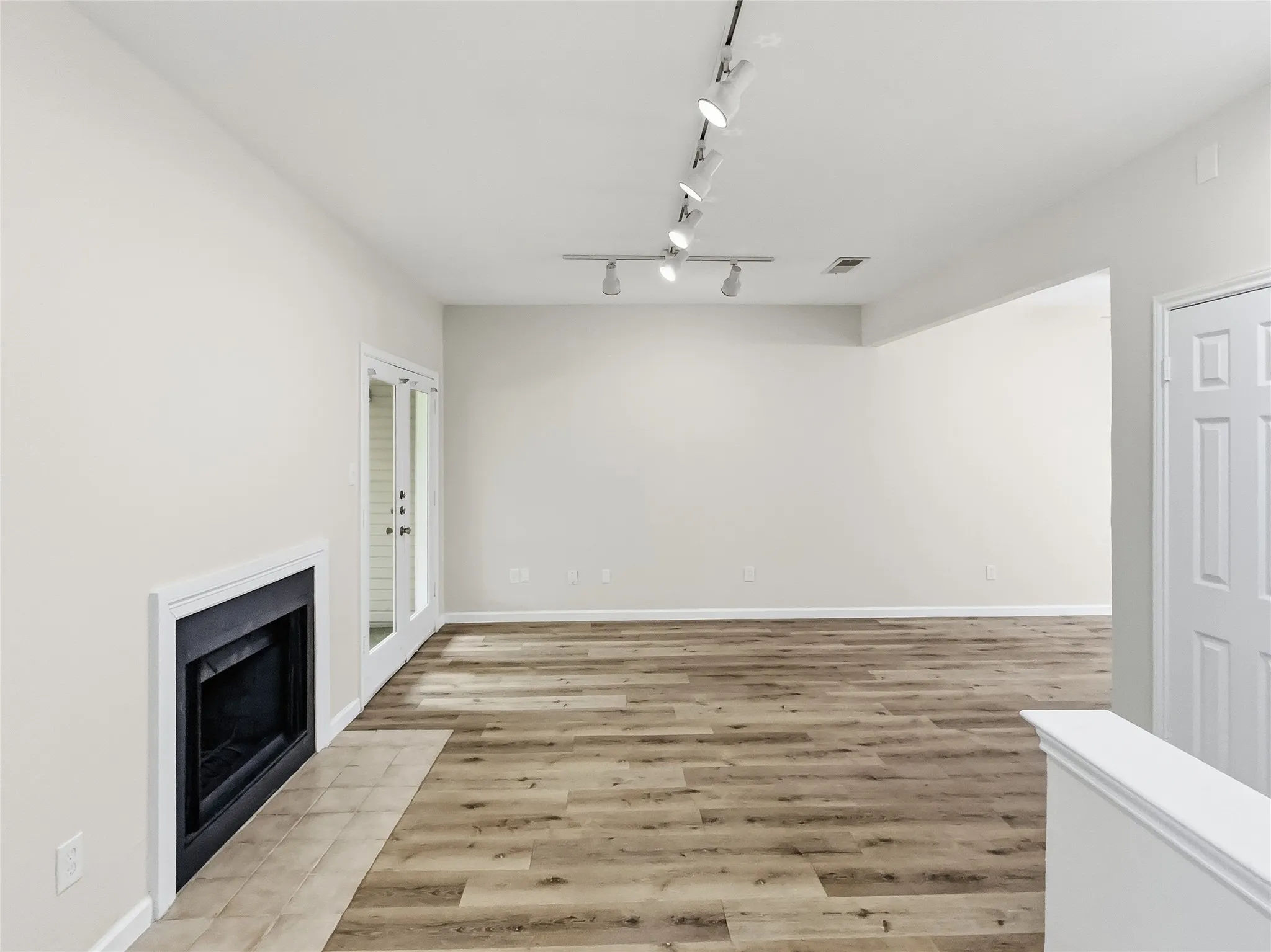 Condominium For Rent in Dallas County , 7126 Holly Hill Drive 210, Dallas, Texas 75231, 1 Bedroom, 1 Bathroom, Garage spaces, 573 Sqft, built in 1983, mls#21331455, Real Estate Agent in Dallas, Homes For Rent in Dallas county, Homes For Rent in Dallas, Realtor in Dallas Texas, Real Estate Brokerage Independent Realty Texas, Luminita Cordes Realtor
