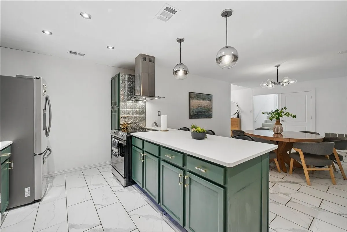 Single Family Residence For Sale in Tarrant County , 3808 Hastings Drive, Arlington, Texas 76013, 4 Bedroom, 3 Bathroom, 2 Garage spaces, 2,280 Sqft, built in 1968, mls#21323981, Real Estate Agent in Arlington, Homes For Sale in Tarrant county, Homes For Sale in Arlington, Realtor in Arlington Texas, Real Estate Brokerage Independent Realty Texas, Luminita Cordes Realtor