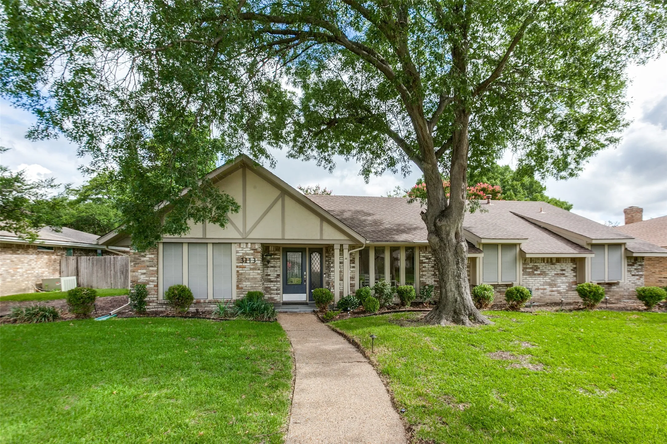 Single Family Residence For Sale in Collin County , 3113 Brookshire Drive, Plano, Texas 75075, 4 Bedroom, 3 Bathroom, 2 Garage spaces, 2,634 Sqft, built in 1974, mls#21326546, Real Estate Agent in Plano, Homes For Sale in Collin county, Homes For Sale in Plano, Realtor in Plano Texas, Real Estate Brokerage Independent Realty Texas, Luminita Cordes Realtor