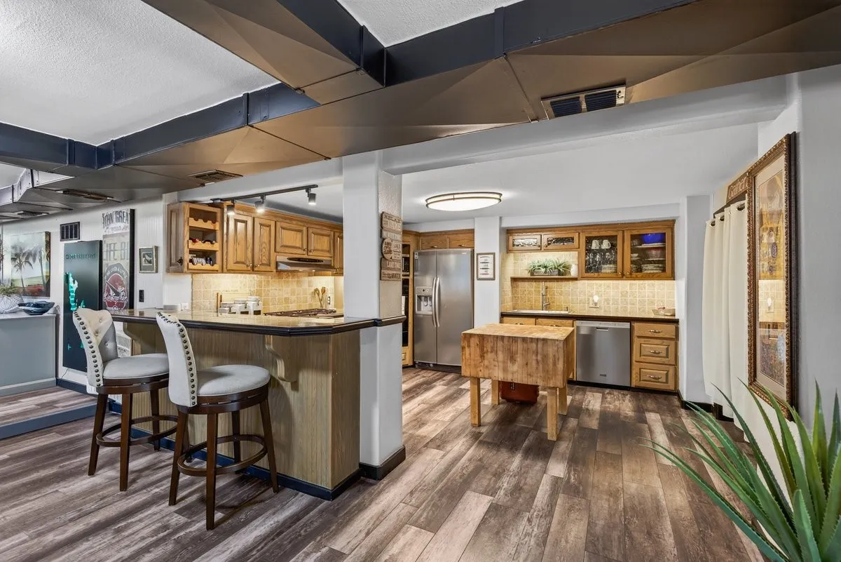 Single Family Residence For Sale in Henderson County , 18251 Rocky Point Run, Mabank, Texas 75156, 4 Bedroom, 4 Bathroom, Garage spaces, 2,768 Sqft, built in 1965, mls#21332400, Real Estate Agent in Mabank, Homes For Sale in Henderson county, Homes For Sale in Mabank, Realtor in Mabank Texas, Real Estate Brokerage Independent Realty Texas, Luminita Cordes Realtor