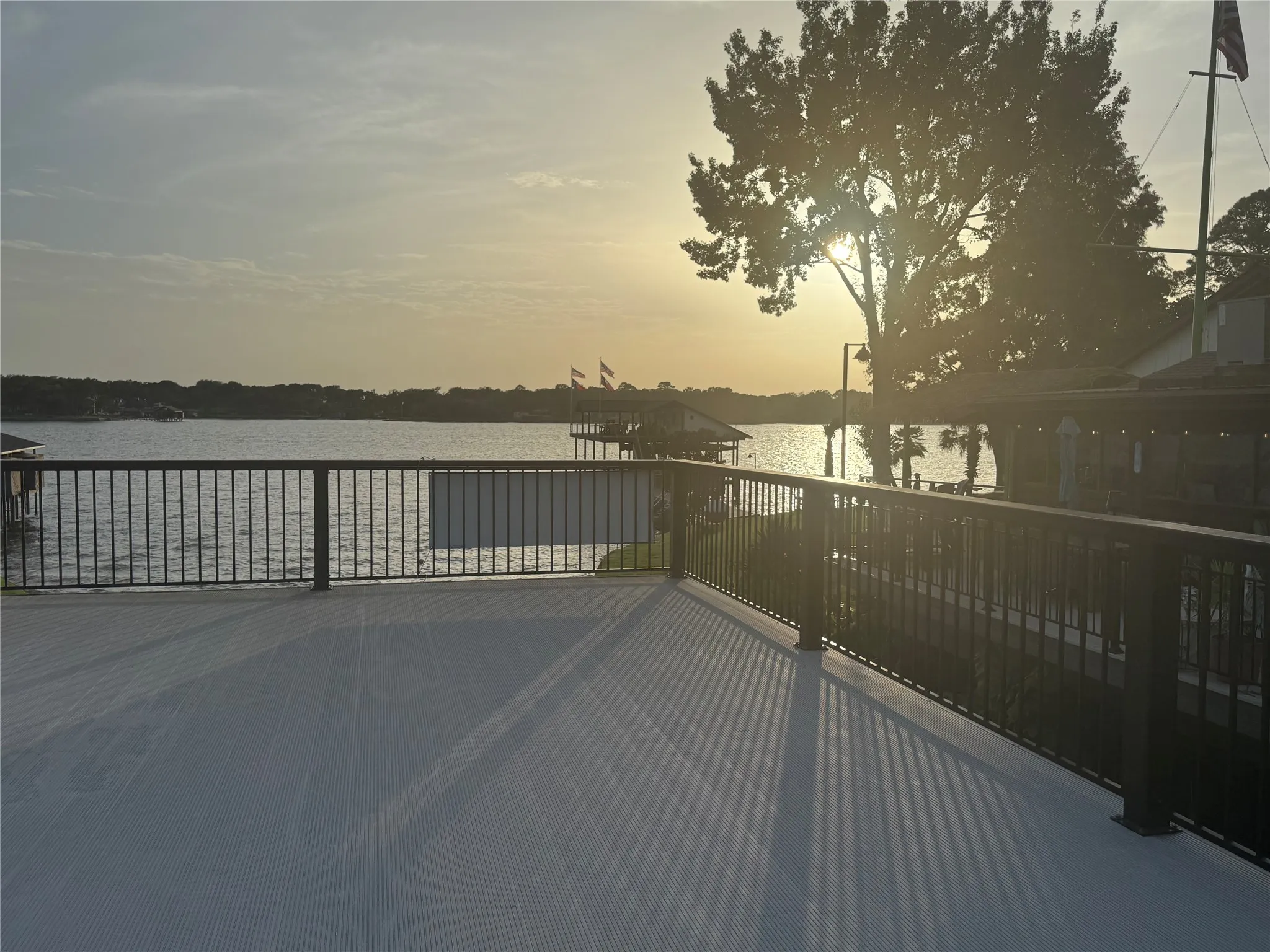 Single Family Residence For Sale in Henderson County , 18251 Rocky Point Run, Mabank, Texas 75156, 4 Bedroom, 4 Bathroom, Garage spaces, 2,768 Sqft, built in 1965, mls#21332400, Real Estate Agent in Mabank, Homes For Sale in Henderson county, Homes For Sale in Mabank, Realtor in Mabank Texas, Real Estate Brokerage Independent Realty Texas, Luminita Cordes Realtor