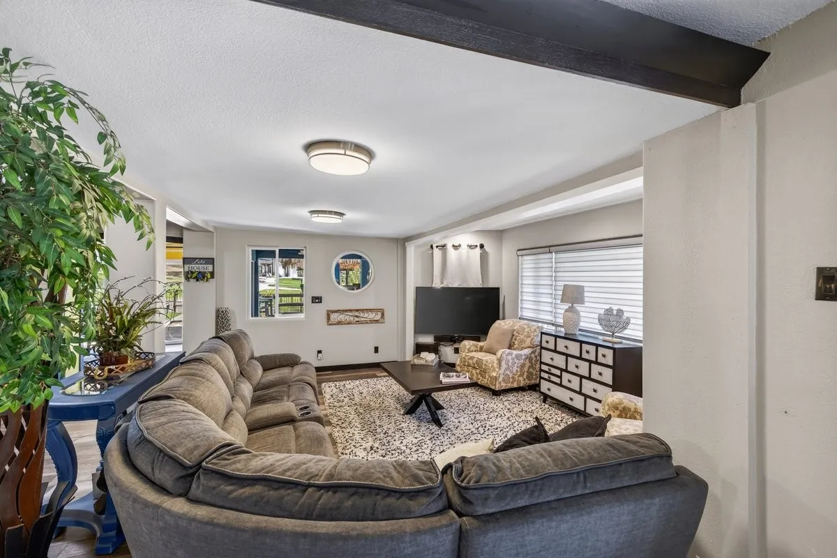 Single Family Residence For Sale in Henderson County , 18251 Rocky Point Run, Mabank, Texas 75156, 4 Bedroom, 4 Bathroom, Garage spaces, 2,768 Sqft, built in 1965, mls#21332400, Real Estate Agent in Mabank, Homes For Sale in Henderson county, Homes For Sale in Mabank, Realtor in Mabank Texas, Real Estate Brokerage Independent Realty Texas, Luminita Cordes Realtor