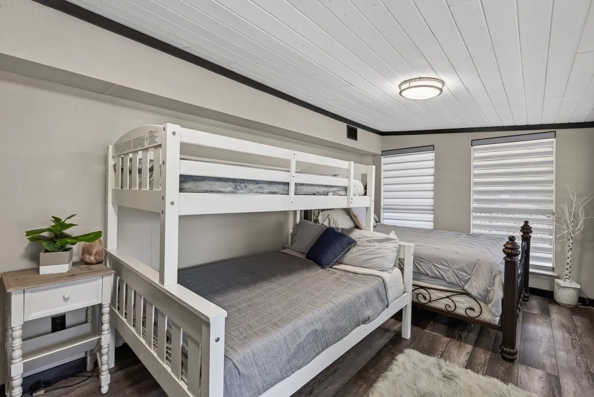 Single Family Residence For Sale in Henderson County , 18251 Rocky Point Run, Mabank, Texas 75156, 4 Bedroom, 4 Bathroom, Garage spaces, 2,768 Sqft, built in 1965, mls#21332400, Real Estate Agent in Mabank, Homes For Sale in Henderson county, Homes For Sale in Mabank, Realtor in Mabank Texas, Real Estate Brokerage Independent Realty Texas, Luminita Cordes Realtor