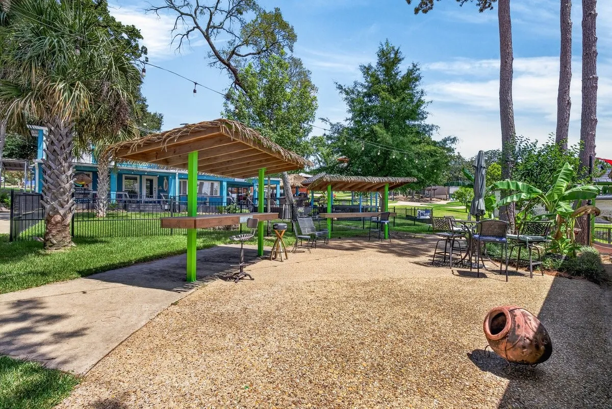Single Family Residence For Sale in Henderson County , 18251 Rocky Point Run, Mabank, Texas 75156, 4 Bedroom, 4 Bathroom, Garage spaces, 2,768 Sqft, built in 1965, mls#21332400, Real Estate Agent in Mabank, Homes For Sale in Henderson county, Homes For Sale in Mabank, Realtor in Mabank Texas, Real Estate Brokerage Independent Realty Texas, Luminita Cordes Realtor