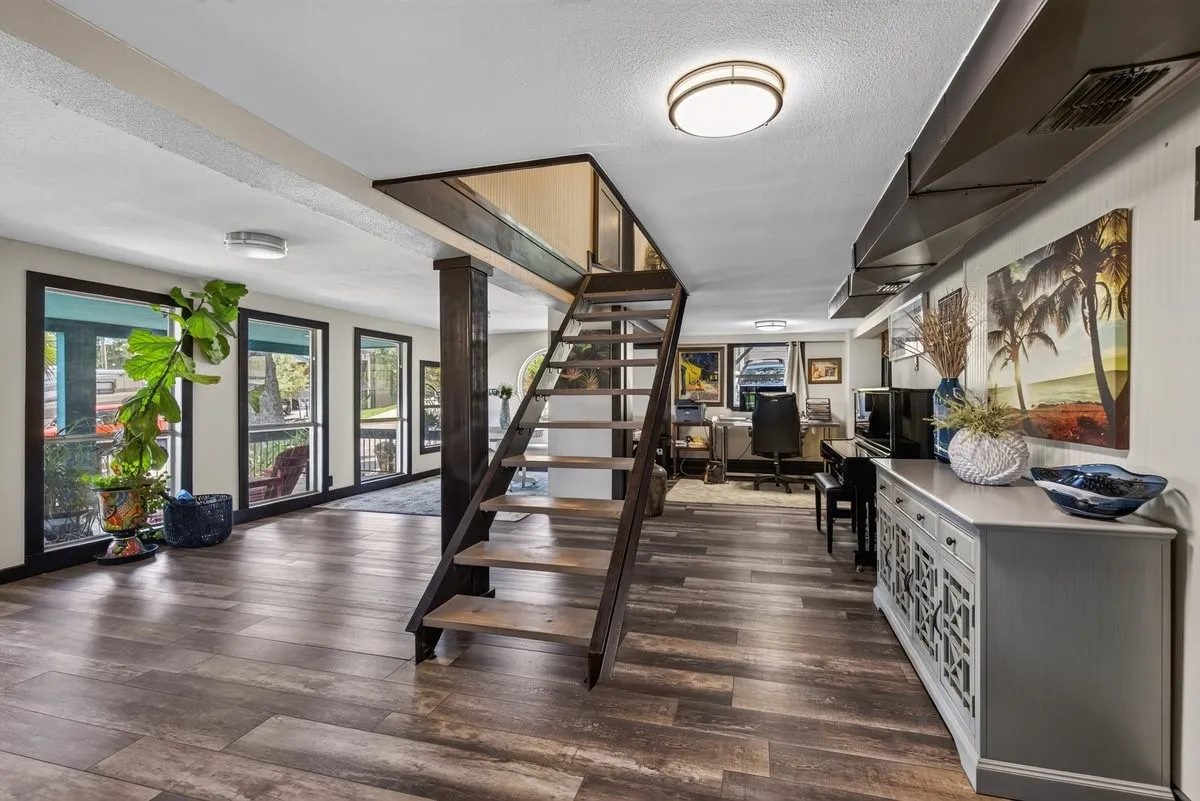 Single Family Residence For Sale in Henderson County , 18251 Rocky Point Run, Mabank, Texas 75156, 4 Bedroom, 4 Bathroom, Garage spaces, 2,768 Sqft, built in 1965, mls#21332400, Real Estate Agent in Mabank, Homes For Sale in Henderson county, Homes For Sale in Mabank, Realtor in Mabank Texas, Real Estate Brokerage Independent Realty Texas, Luminita Cordes Realtor