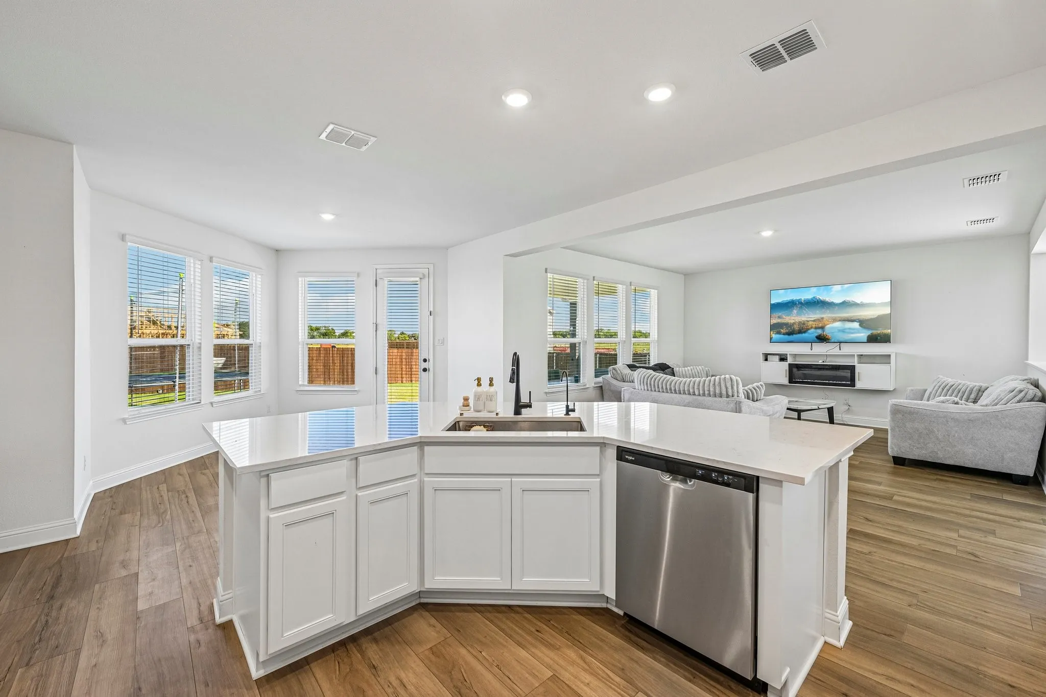 Single Family Residence For Sale in Dallas County , 721 Saint Lawrence Drive, Seagoville, Texas 75159, 3 Bedroom, 3 Bathroom, 2 Garage spaces, 2,752 Sqft, built in 2025, mls#21332104, Real Estate Agent in Seagoville, Homes For Sale in Dallas county, Homes For Sale in Seagoville, Realtor in Seagoville Texas, Real Estate Brokerage Independent Realty Texas, Luminita Cordes Realtor