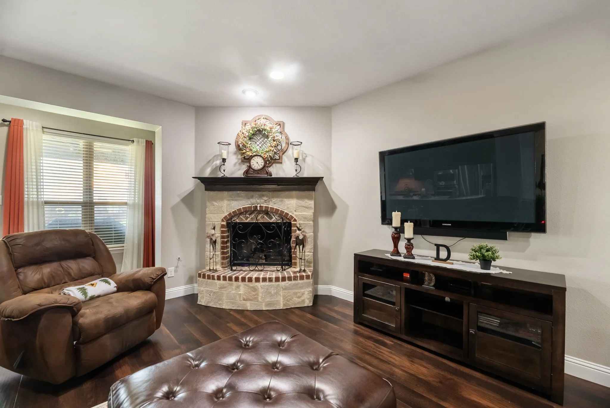 Single Family Residence For Sale in Tarrant County , 11616 Twining Branch Circle, Fort Worth, Texas 76052, 4 Bedroom, 3 Bathroom, 2 Garage spaces, 3,434 Sqft, built in 2015, mls#21326725, Real Estate Agent in Fort Worth, Homes For Sale in Tarrant county, Homes For Sale in Fort Worth, Realtor in Fort Worth Texas, Real Estate Brokerage Independent Realty Texas, Luminita Cordes Realtor