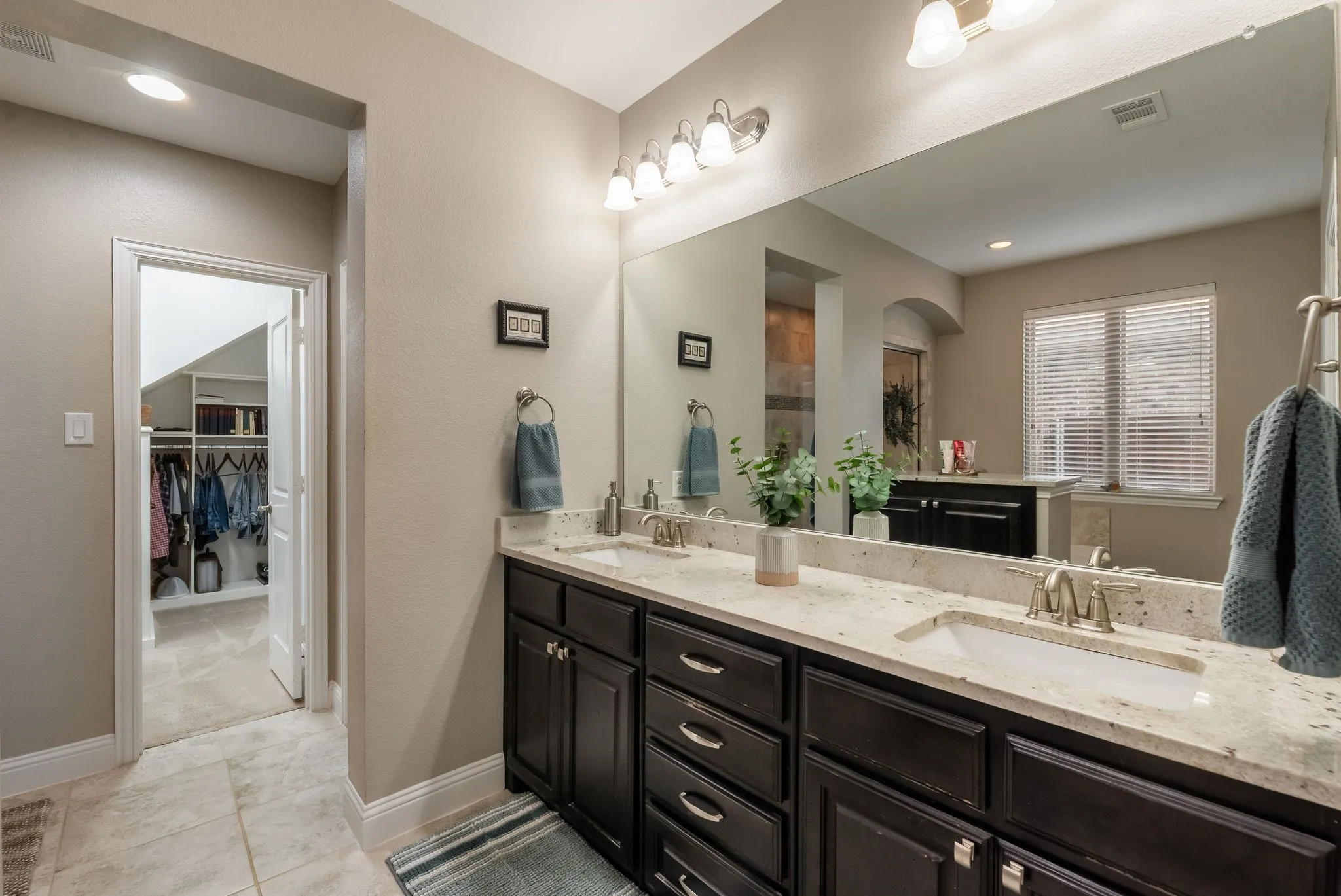 Single Family Residence For Sale in Tarrant County , 11616 Twining Branch Circle, Fort Worth, Texas 76052, 4 Bedroom, 3 Bathroom, 2 Garage spaces, 3,434 Sqft, built in 2015, mls#21326725, Real Estate Agent in Fort Worth, Homes For Sale in Tarrant county, Homes For Sale in Fort Worth, Realtor in Fort Worth Texas, Real Estate Brokerage Independent Realty Texas, Luminita Cordes Realtor