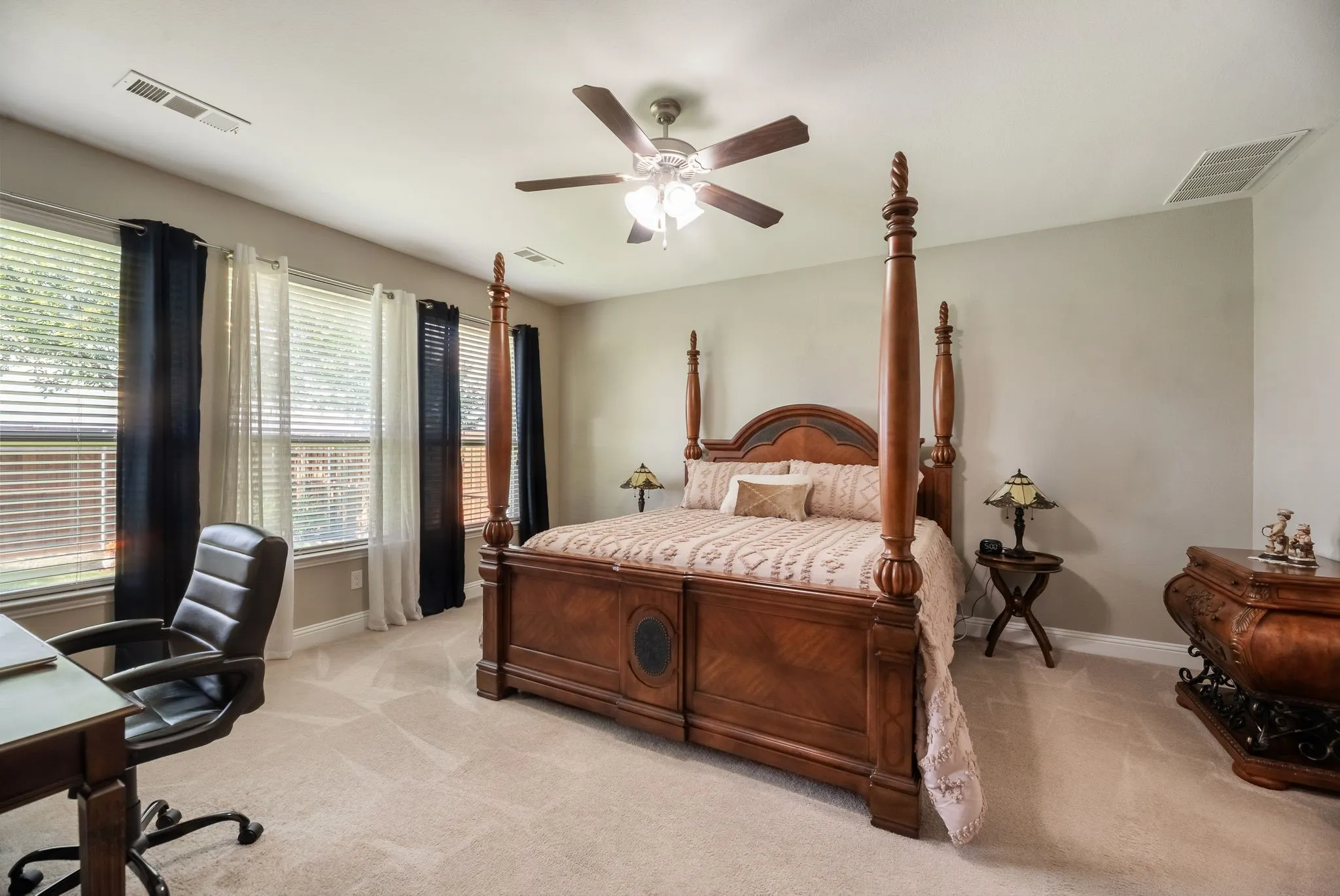 Single Family Residence For Sale in Tarrant County , 11616 Twining Branch Circle, Fort Worth, Texas 76052, 4 Bedroom, 3 Bathroom, 2 Garage spaces, 3,434 Sqft, built in 2015, mls#21326725, Real Estate Agent in Fort Worth, Homes For Sale in Tarrant county, Homes For Sale in Fort Worth, Realtor in Fort Worth Texas, Real Estate Brokerage Independent Realty Texas, Luminita Cordes Realtor