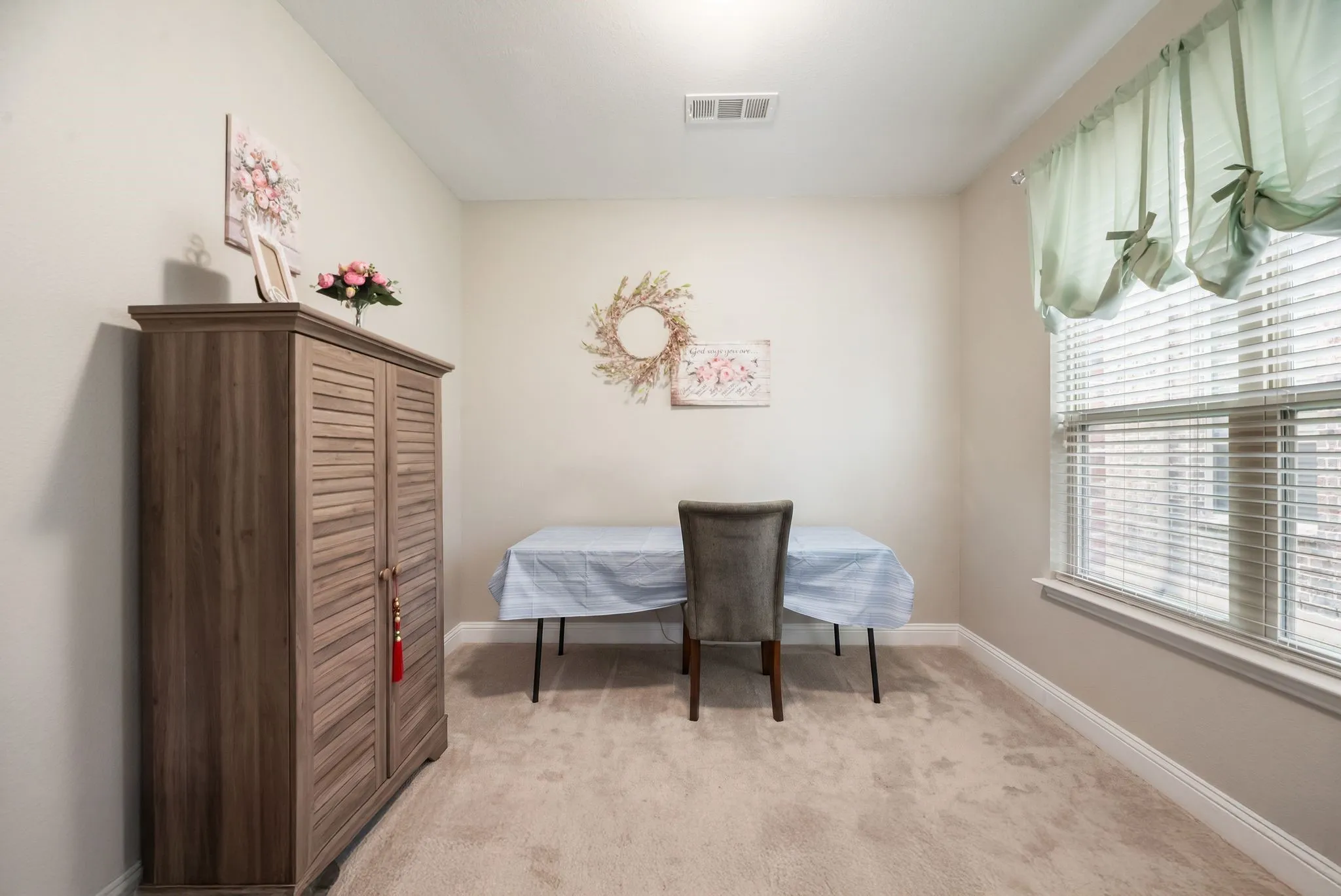 Single Family Residence For Sale in Tarrant County , 11616 Twining Branch Circle, Fort Worth, Texas 76052, 4 Bedroom, 3 Bathroom, 2 Garage spaces, 3,434 Sqft, built in 2015, mls#21326725, Real Estate Agent in Fort Worth, Homes For Sale in Tarrant county, Homes For Sale in Fort Worth, Realtor in Fort Worth Texas, Real Estate Brokerage Independent Realty Texas, Luminita Cordes Realtor