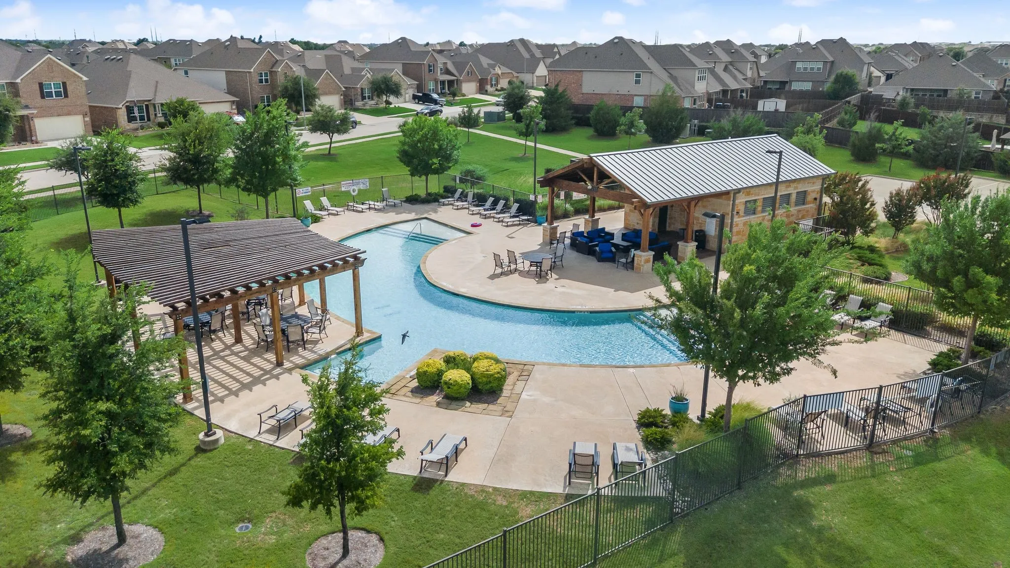Single Family Residence For Sale in Tarrant County , 11616 Twining Branch Circle, Fort Worth, Texas 76052, 4 Bedroom, 3 Bathroom, 2 Garage spaces, 3,434 Sqft, built in 2015, mls#21326725, Real Estate Agent in Fort Worth, Homes For Sale in Tarrant county, Homes For Sale in Fort Worth, Realtor in Fort Worth Texas, Real Estate Brokerage Independent Realty Texas, Luminita Cordes Realtor
