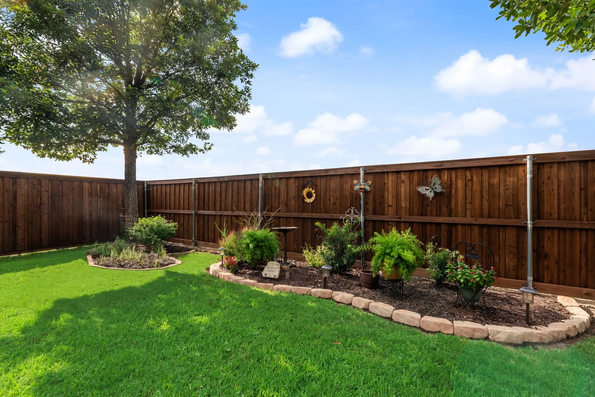 Single Family Residence For Sale in Tarrant County , 11616 Twining Branch Circle, Fort Worth, Texas 76052, 4 Bedroom, 3 Bathroom, 2 Garage spaces, 3,434 Sqft, built in 2015, mls#21326725, Real Estate Agent in Fort Worth, Homes For Sale in Tarrant county, Homes For Sale in Fort Worth, Realtor in Fort Worth Texas, Real Estate Brokerage Independent Realty Texas, Luminita Cordes Realtor