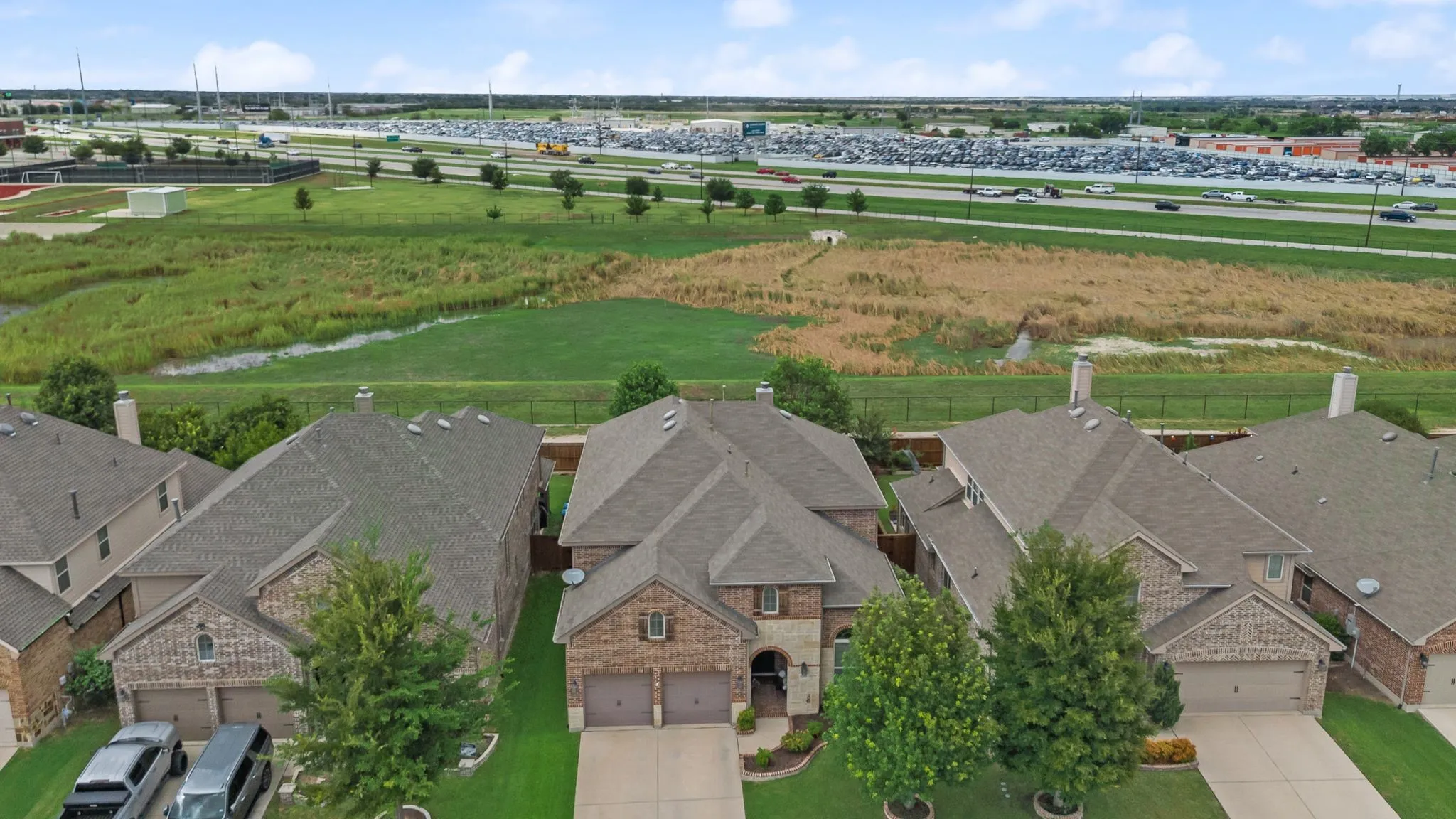 Single Family Residence For Sale in Tarrant County , 11616 Twining Branch Circle, Fort Worth, Texas 76052, 4 Bedroom, 3 Bathroom, 2 Garage spaces, 3,434 Sqft, built in 2015, mls#21326725, Real Estate Agent in Fort Worth, Homes For Sale in Tarrant county, Homes For Sale in Fort Worth, Realtor in Fort Worth Texas, Real Estate Brokerage Independent Realty Texas, Luminita Cordes Realtor