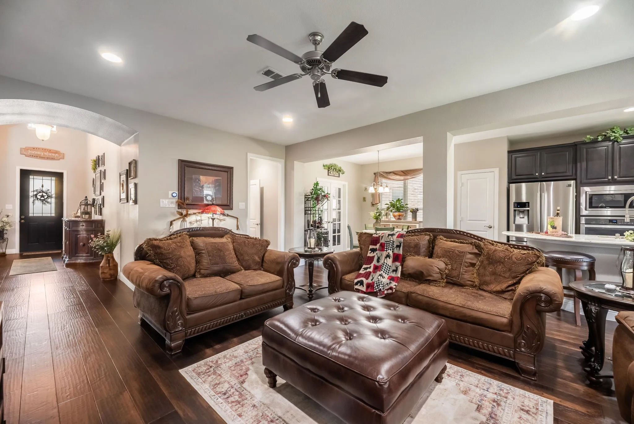 Single Family Residence For Sale in Tarrant County , 11616 Twining Branch Circle, Fort Worth, Texas 76052, 4 Bedroom, 3 Bathroom, 2 Garage spaces, 3,434 Sqft, built in 2015, mls#21326725, Real Estate Agent in Fort Worth, Homes For Sale in Tarrant county, Homes For Sale in Fort Worth, Realtor in Fort Worth Texas, Real Estate Brokerage Independent Realty Texas, Luminita Cordes Realtor