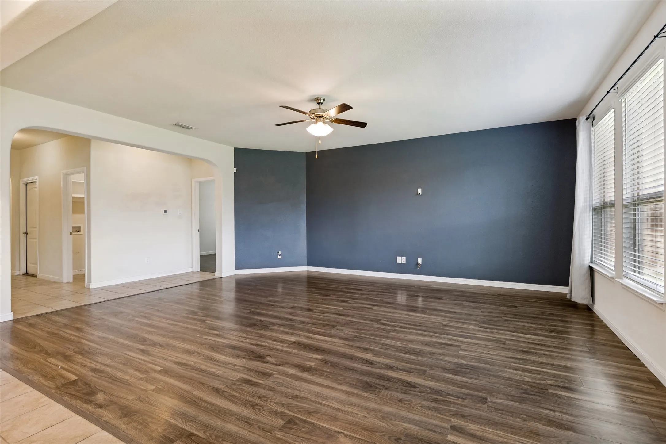 Single Family Residence For Sale in Tarrant County , 1148 Lakeville Drive, Fort Worth, Texas 76177, 3 Bedroom, 2 Bathroom, 2 Garage spaces, 1,693 Sqft, built in 2019, mls#21332694, Real Estate Agent in Fort Worth, Homes For Sale in Tarrant county, Homes For Sale in Fort Worth, Realtor in Fort Worth Texas, Real Estate Brokerage Independent Realty Texas, Luminita Cordes Realtor