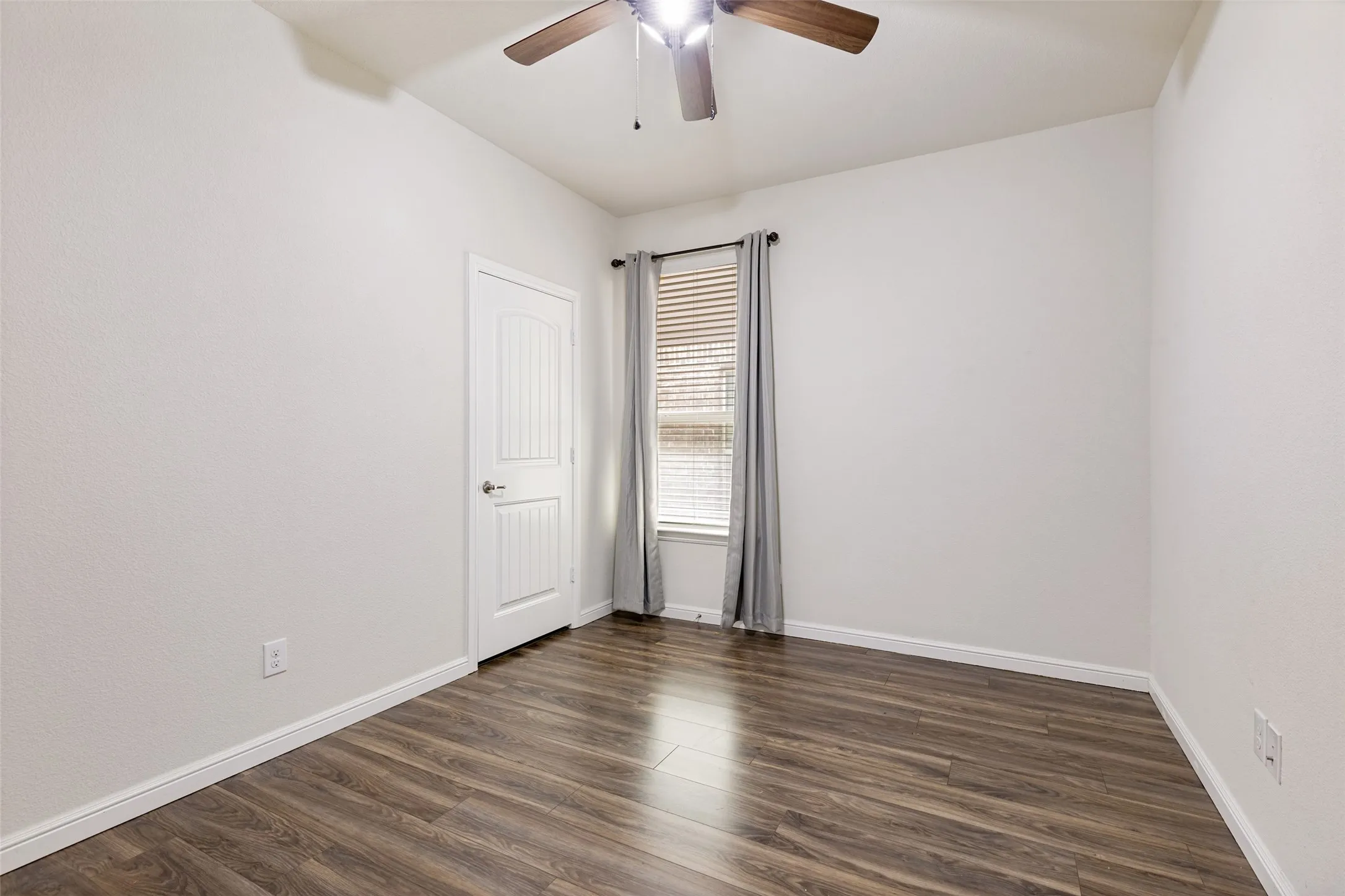 Single Family Residence For Sale in Tarrant County , 1148 Lakeville Drive, Fort Worth, Texas 76177, 3 Bedroom, 2 Bathroom, 2 Garage spaces, 1,693 Sqft, built in 2019, mls#21332694, Real Estate Agent in Fort Worth, Homes For Sale in Tarrant county, Homes For Sale in Fort Worth, Realtor in Fort Worth Texas, Real Estate Brokerage Independent Realty Texas, Luminita Cordes Realtor
