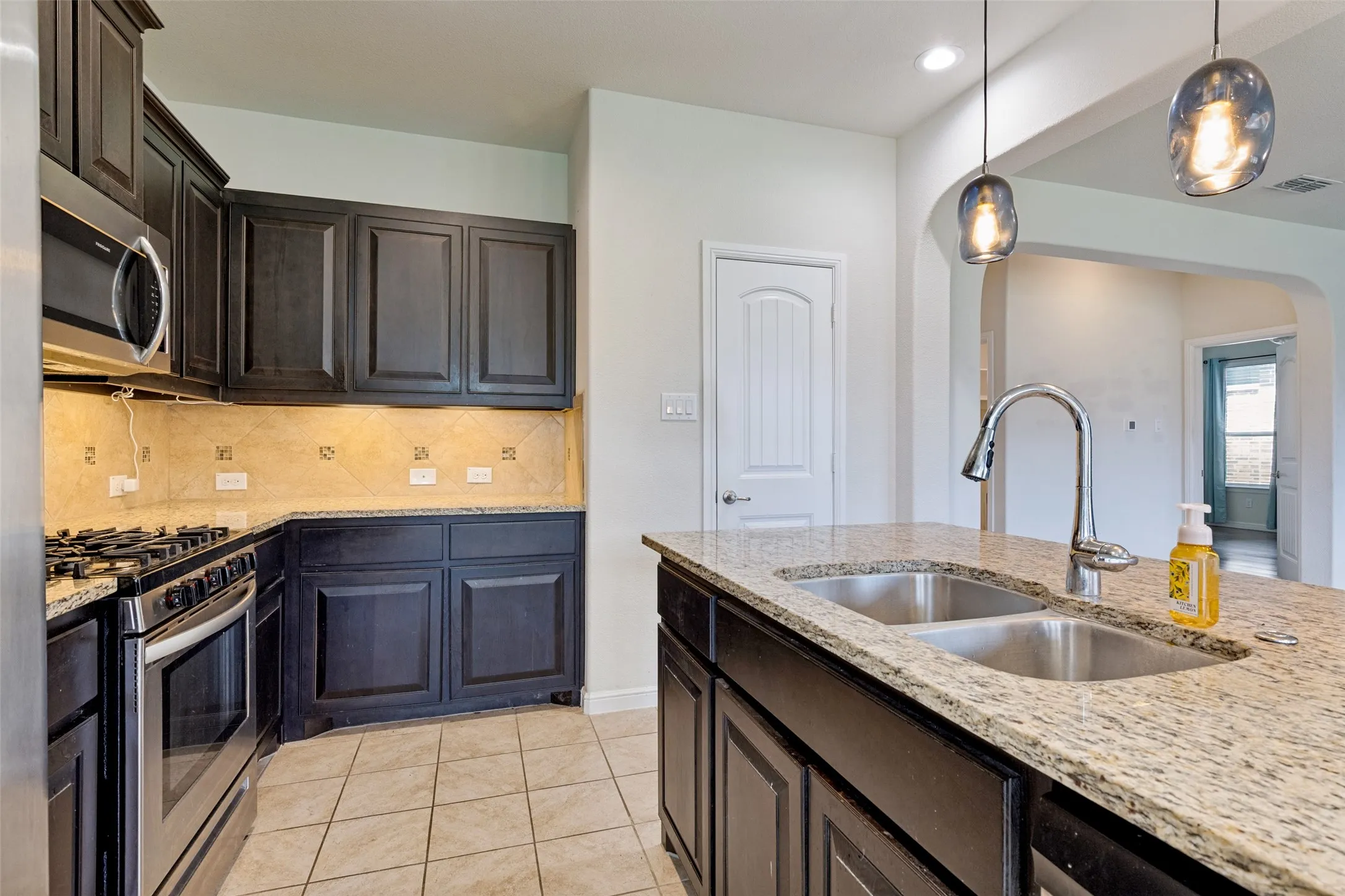 Single Family Residence For Sale in Tarrant County , 1148 Lakeville Drive, Fort Worth, Texas 76177, 3 Bedroom, 2 Bathroom, 2 Garage spaces, 1,693 Sqft, built in 2019, mls#21332694, Real Estate Agent in Fort Worth, Homes For Sale in Tarrant county, Homes For Sale in Fort Worth, Realtor in Fort Worth Texas, Real Estate Brokerage Independent Realty Texas, Luminita Cordes Realtor