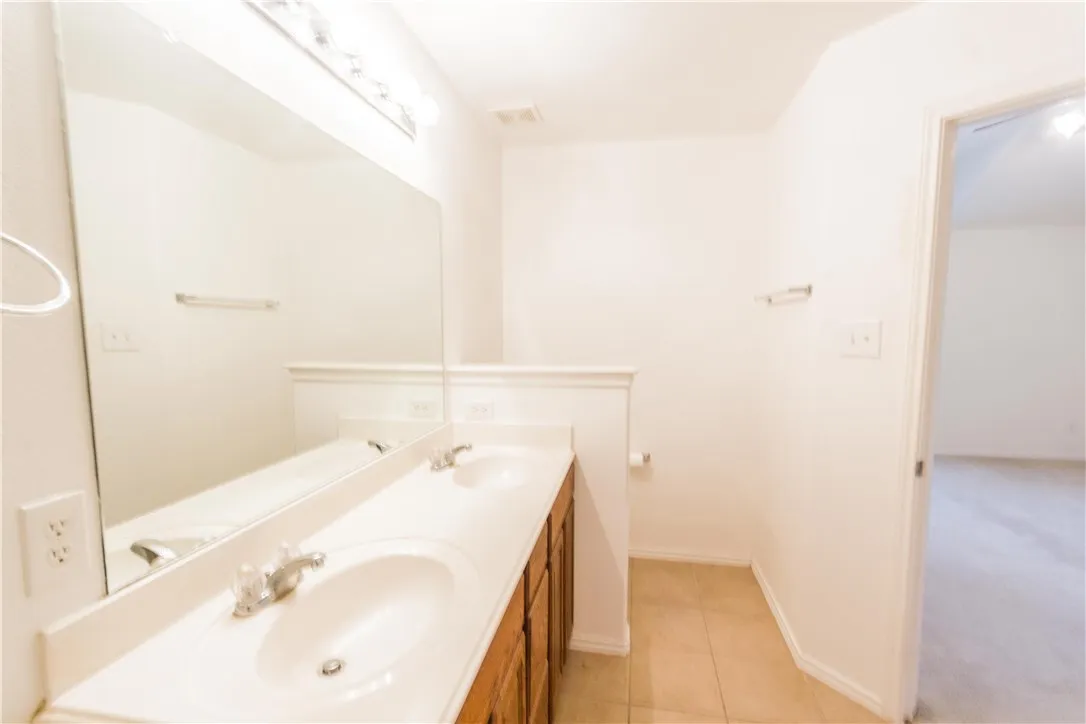 Townhouse For Rent in Collin County , 10371 Darkwood Drive, Frisco, Texas 75035, 3 Bedroom, 3 Bathroom, 2 Garage spaces, 1,641 Sqft, built in 2006, mls#21331595, Real Estate Agent in Frisco, Homes For Rent in Collin county, Homes For Rent in Frisco, Realtor in Frisco Texas, Real Estate Brokerage Independent Realty Texas, Luminita Cordes Realtor