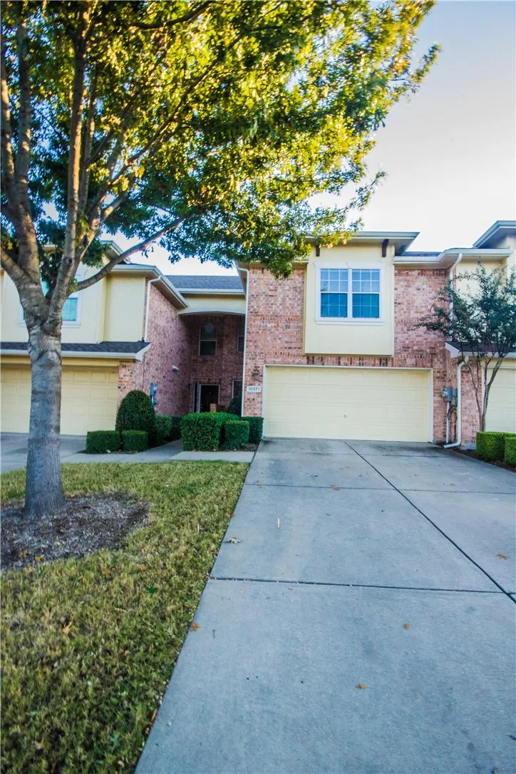 Townhouse For Rent in Collin County , 10371 Darkwood Drive, Frisco, Texas 75035, 3 Bedroom, 3 Bathroom, 2 Garage spaces, 1,641 Sqft, built in 2006, mls#21331595, Real Estate Agent in Frisco, Homes For Rent in Collin county, Homes For Rent in Frisco, Realtor in Frisco Texas, Real Estate Brokerage Independent Realty Texas, Luminita Cordes Realtor