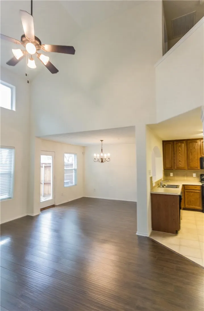 Townhouse For Rent in Collin County , 10371 Darkwood Drive, Frisco, Texas 75035, 3 Bedroom, 3 Bathroom, 2 Garage spaces, 1,641 Sqft, built in 2006, mls#21331595, Real Estate Agent in Frisco, Homes For Rent in Collin county, Homes For Rent in Frisco, Realtor in Frisco Texas, Real Estate Brokerage Independent Realty Texas, Luminita Cordes Realtor