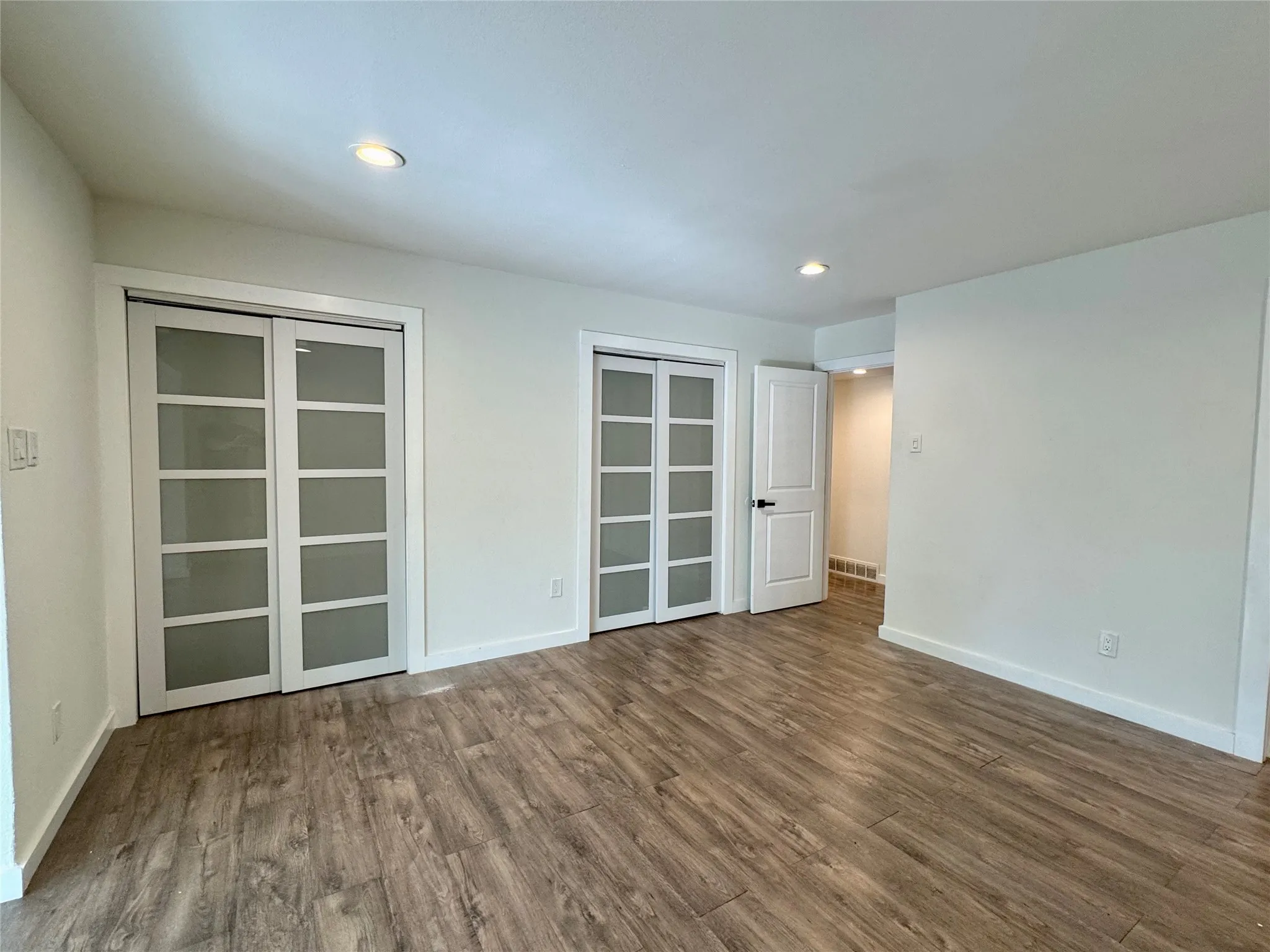 Single Family Residence For Rent in Tarrant County , 211 Mill Creek Drive, Arlington, Texas 76010, 3 Bedroom, 4 Bathroom, 2 Garage spaces, 3,429 Sqft, built in 1967, mls#21332691, Real Estate Agent in Arlington, Homes For Rent in Tarrant county, Homes For Rent in Arlington, Realtor in Arlington Texas, Real Estate Brokerage Independent Realty Texas, Luminita Cordes Realtor