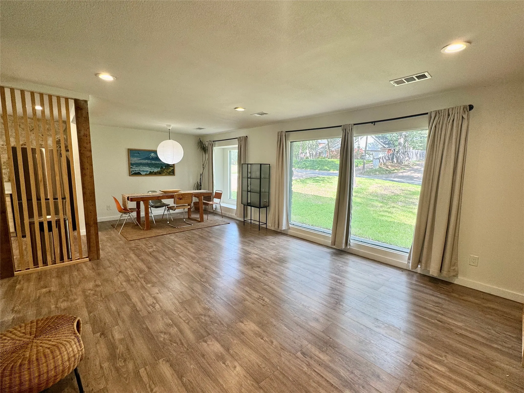 Single Family Residence For Rent in Tarrant County , 211 Mill Creek Drive, Arlington, Texas 76010, 3 Bedroom, 4 Bathroom, 2 Garage spaces, 3,429 Sqft, built in 1967, mls#21332691, Real Estate Agent in Arlington, Homes For Rent in Tarrant county, Homes For Rent in Arlington, Realtor in Arlington Texas, Real Estate Brokerage Independent Realty Texas, Luminita Cordes Realtor
