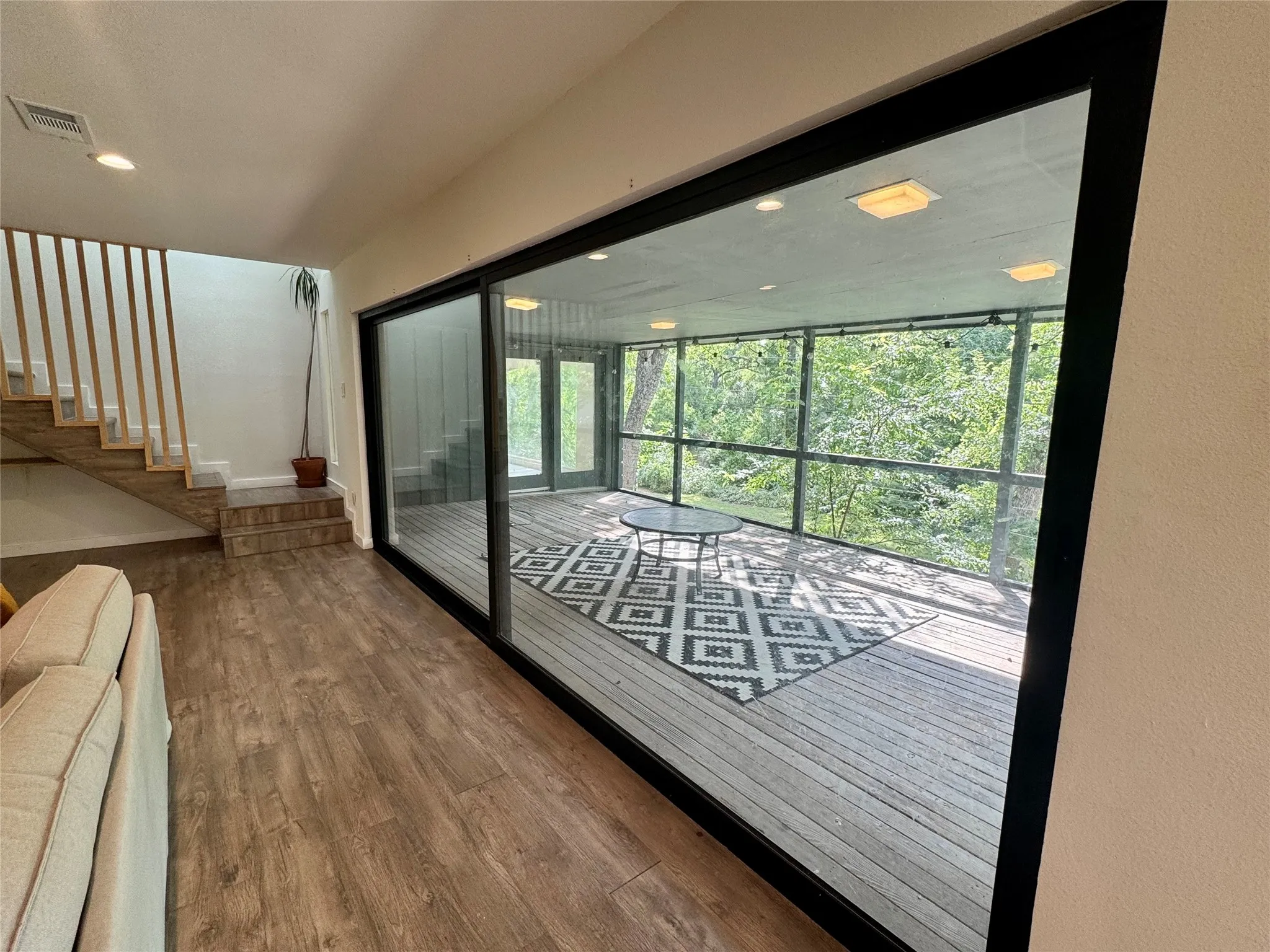Single Family Residence For Rent in Tarrant County , 211 Mill Creek Drive, Arlington, Texas 76010, 3 Bedroom, 4 Bathroom, 2 Garage spaces, 3,429 Sqft, built in 1967, mls#21332691, Real Estate Agent in Arlington, Homes For Rent in Tarrant county, Homes For Rent in Arlington, Realtor in Arlington Texas, Real Estate Brokerage Independent Realty Texas, Luminita Cordes Realtor